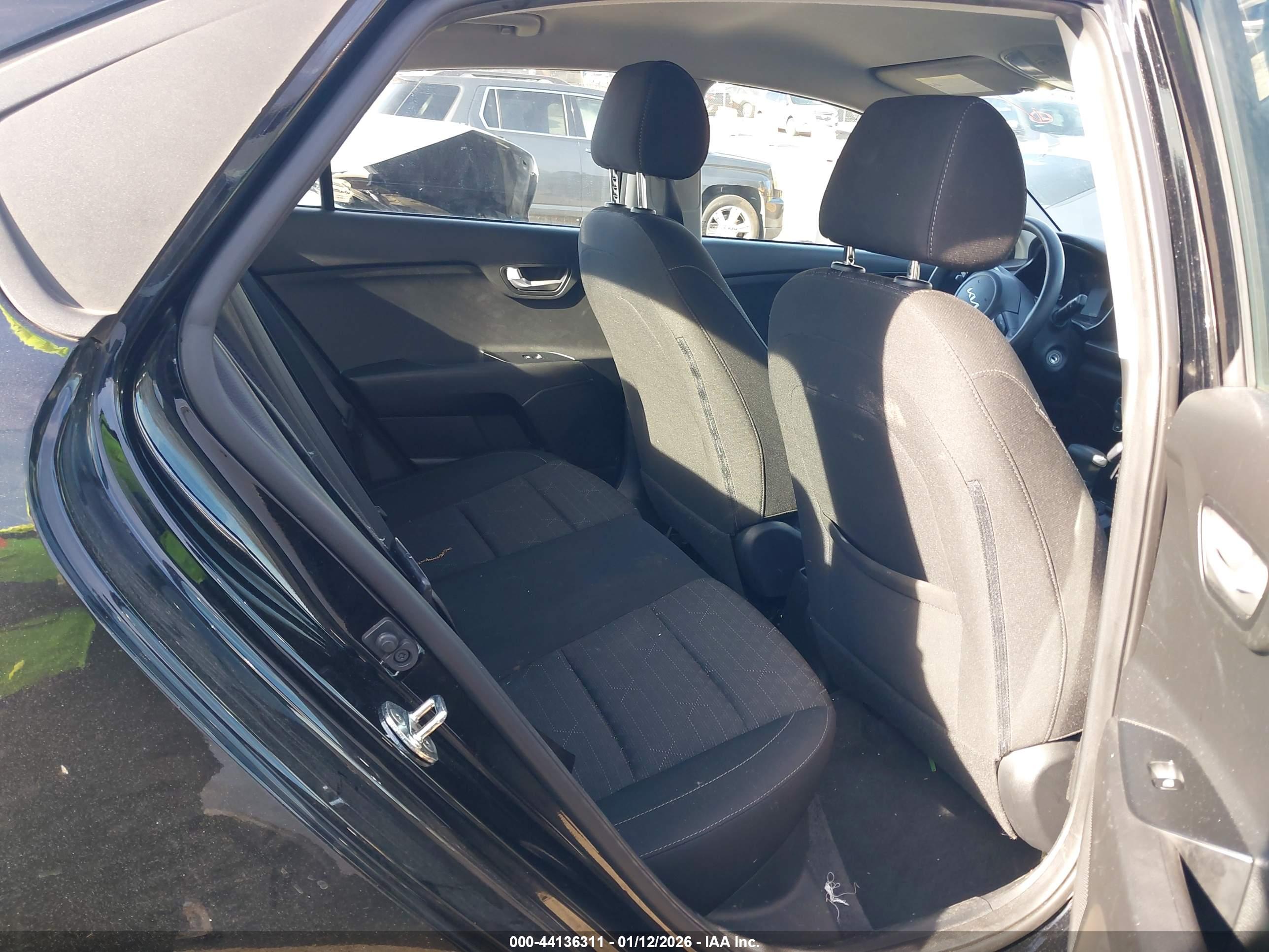 KIA RIO image 8