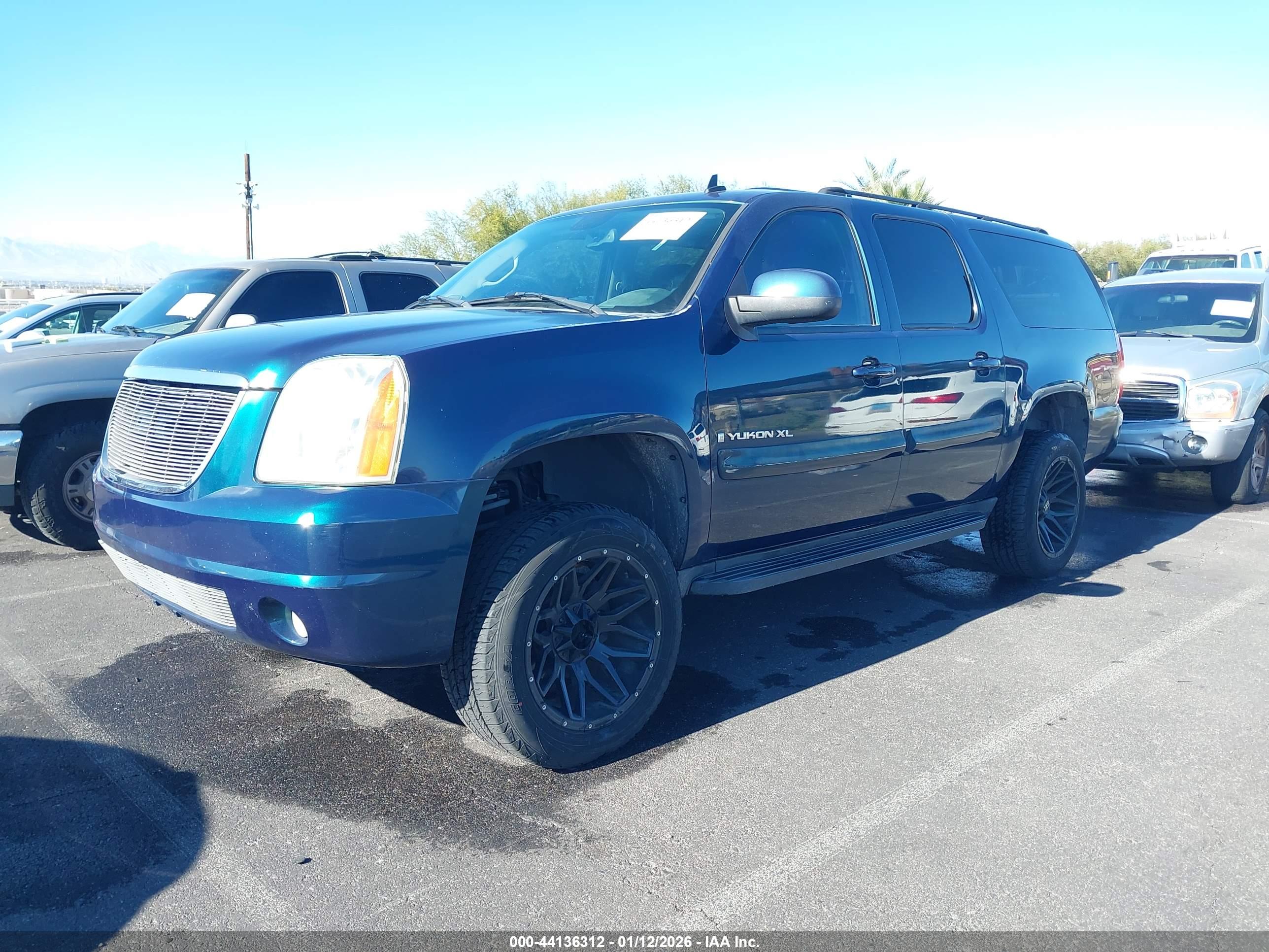 GMC YUKON image 2