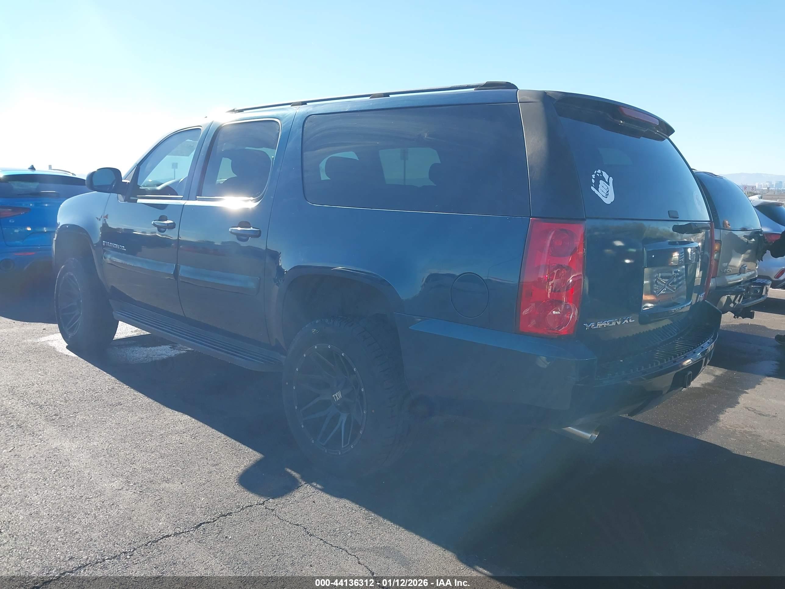 GMC YUKON image 3