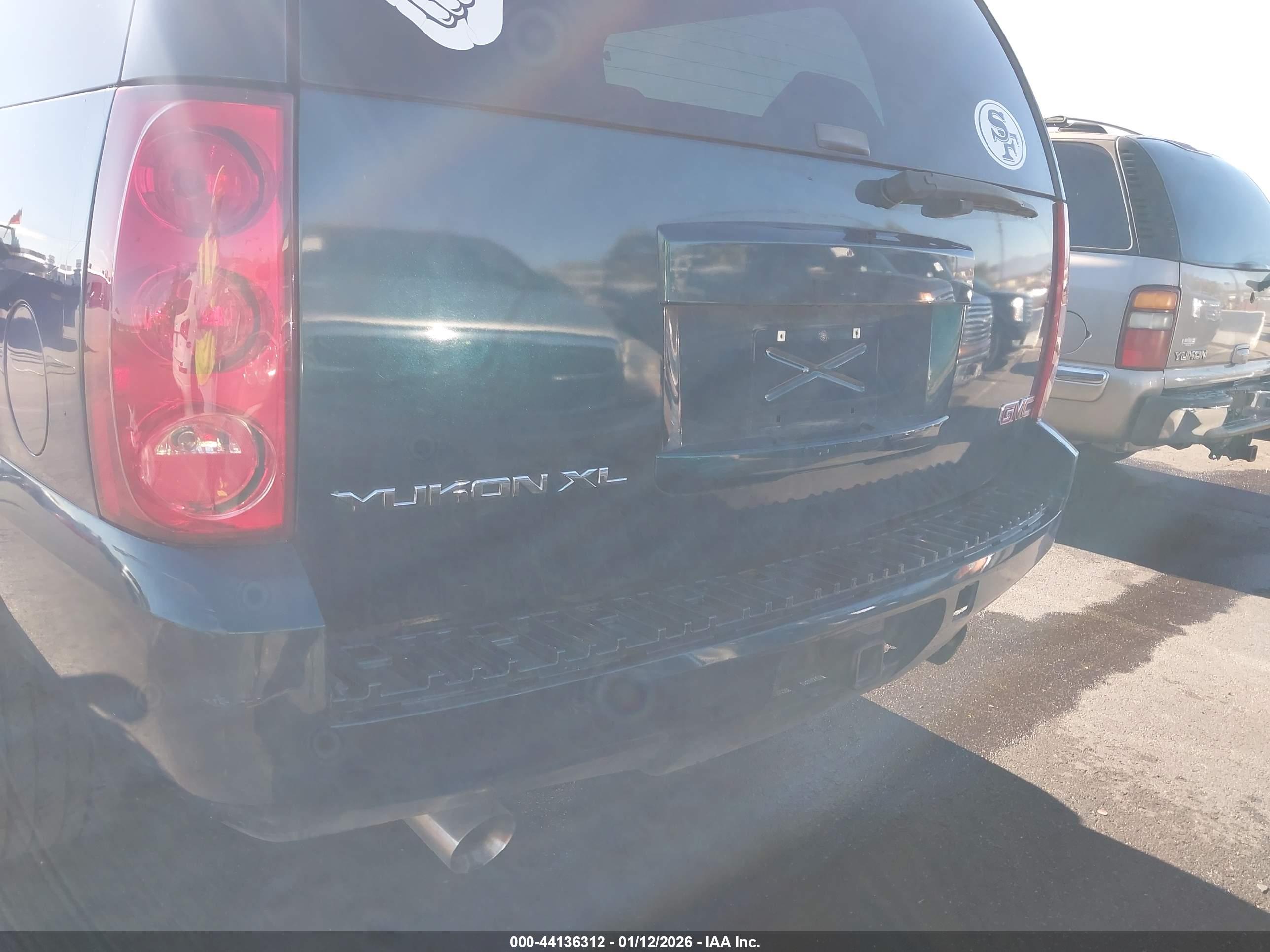 GMC YUKON image 6