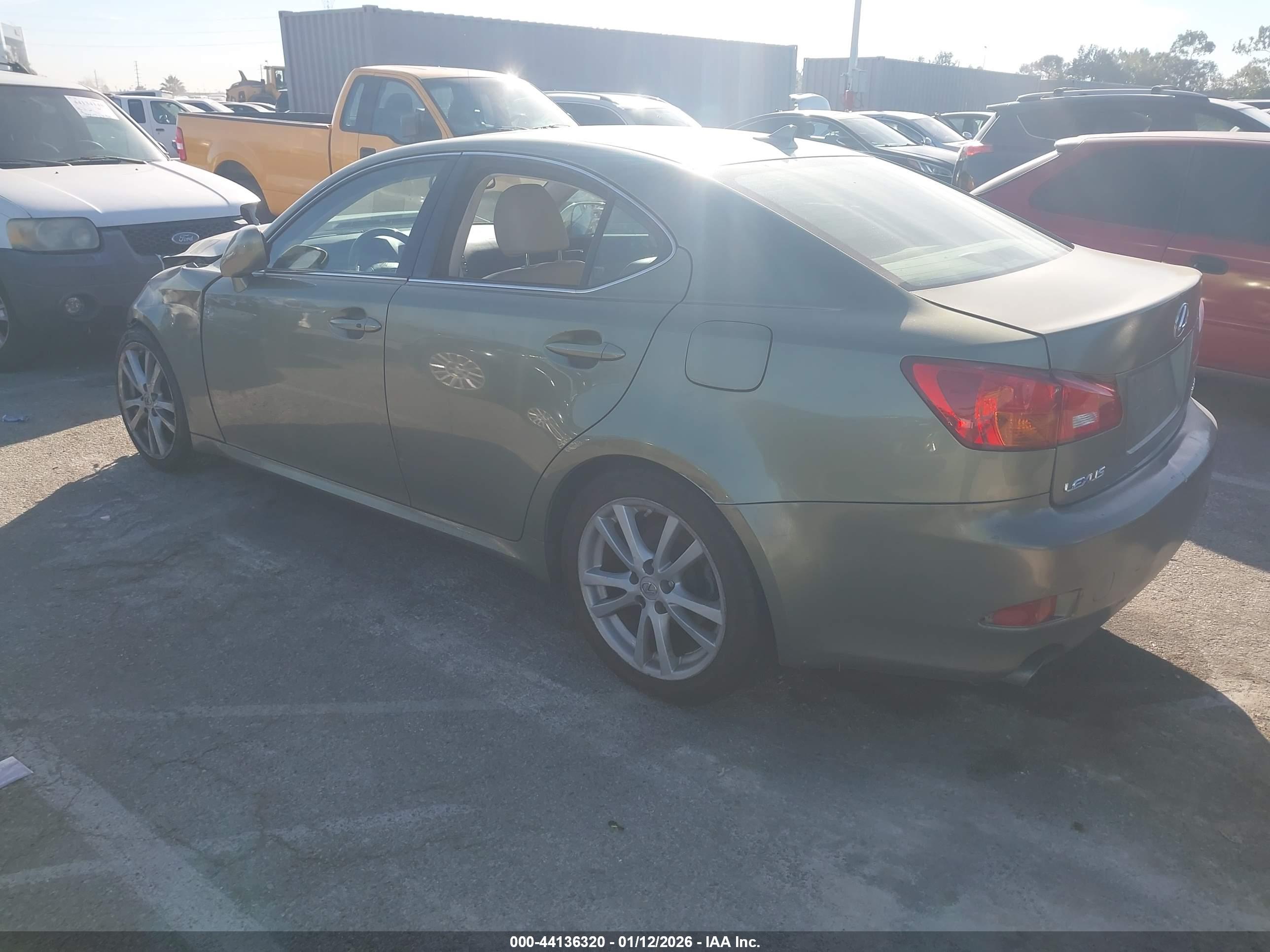 LEXUS IS image 3