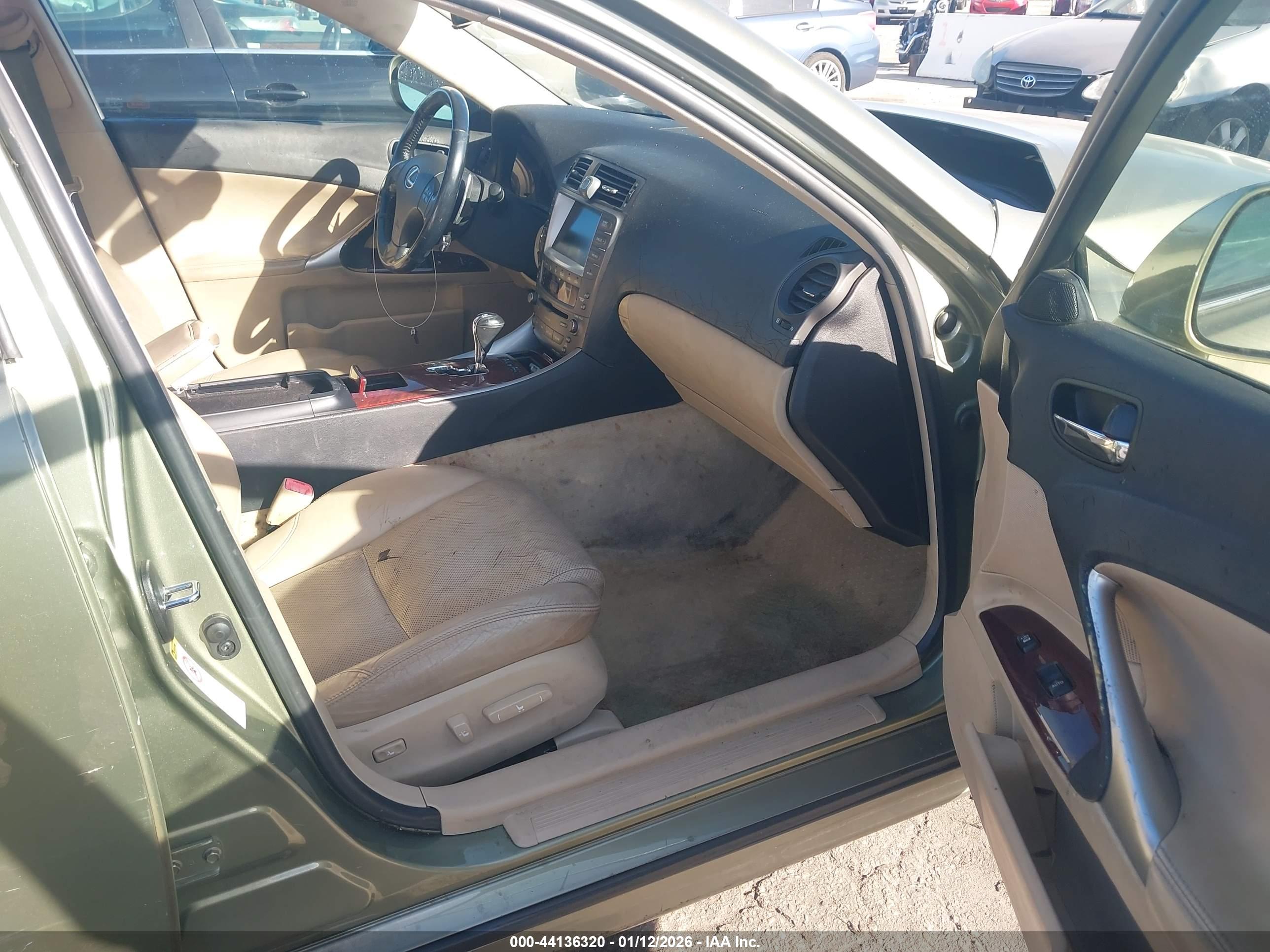 LEXUS IS image 5
