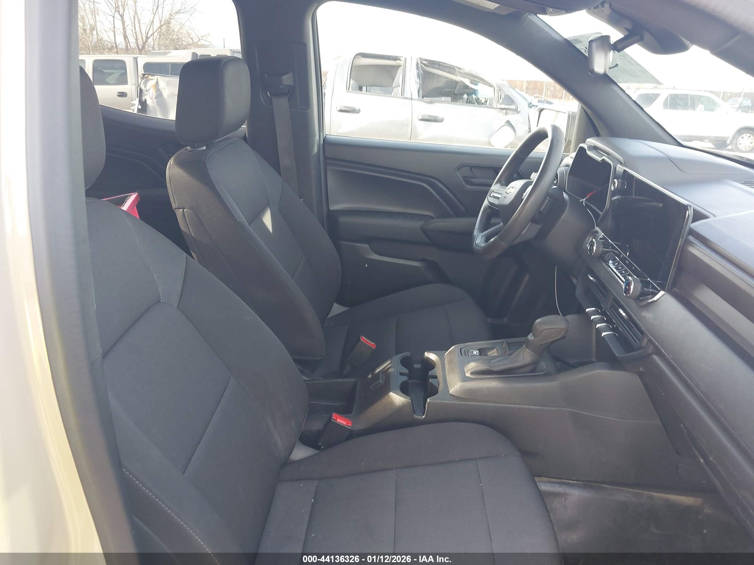 CHEVROLET COLORADO image 5