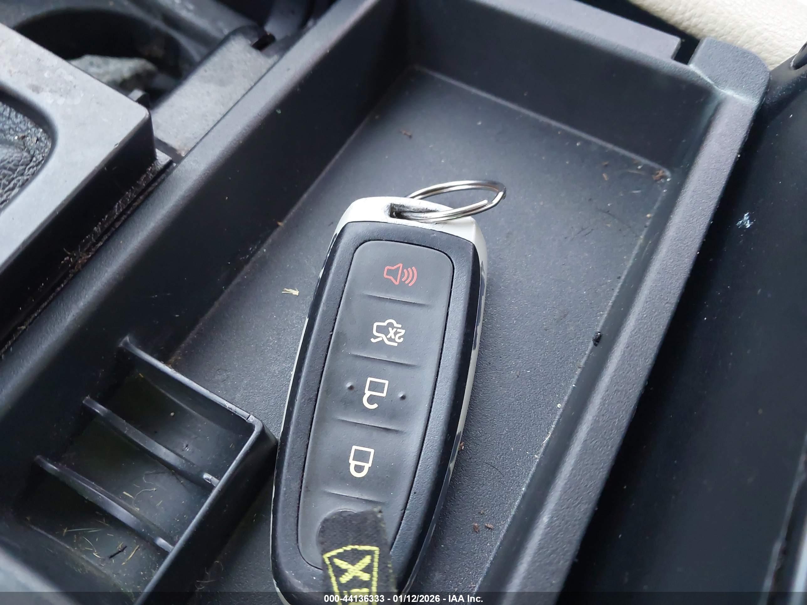FORD TAURUS image 11