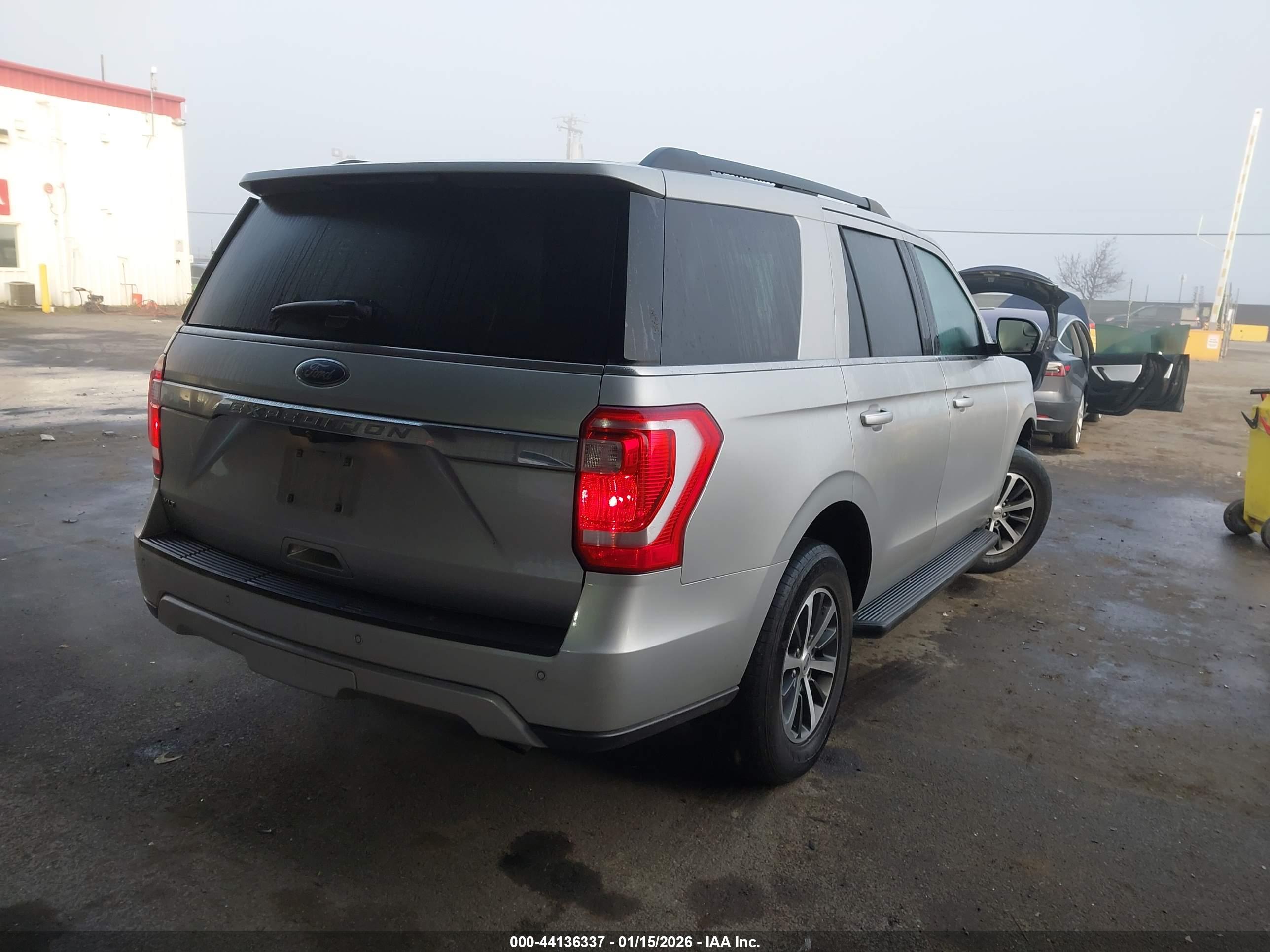 FORD EXPEDITION image 4