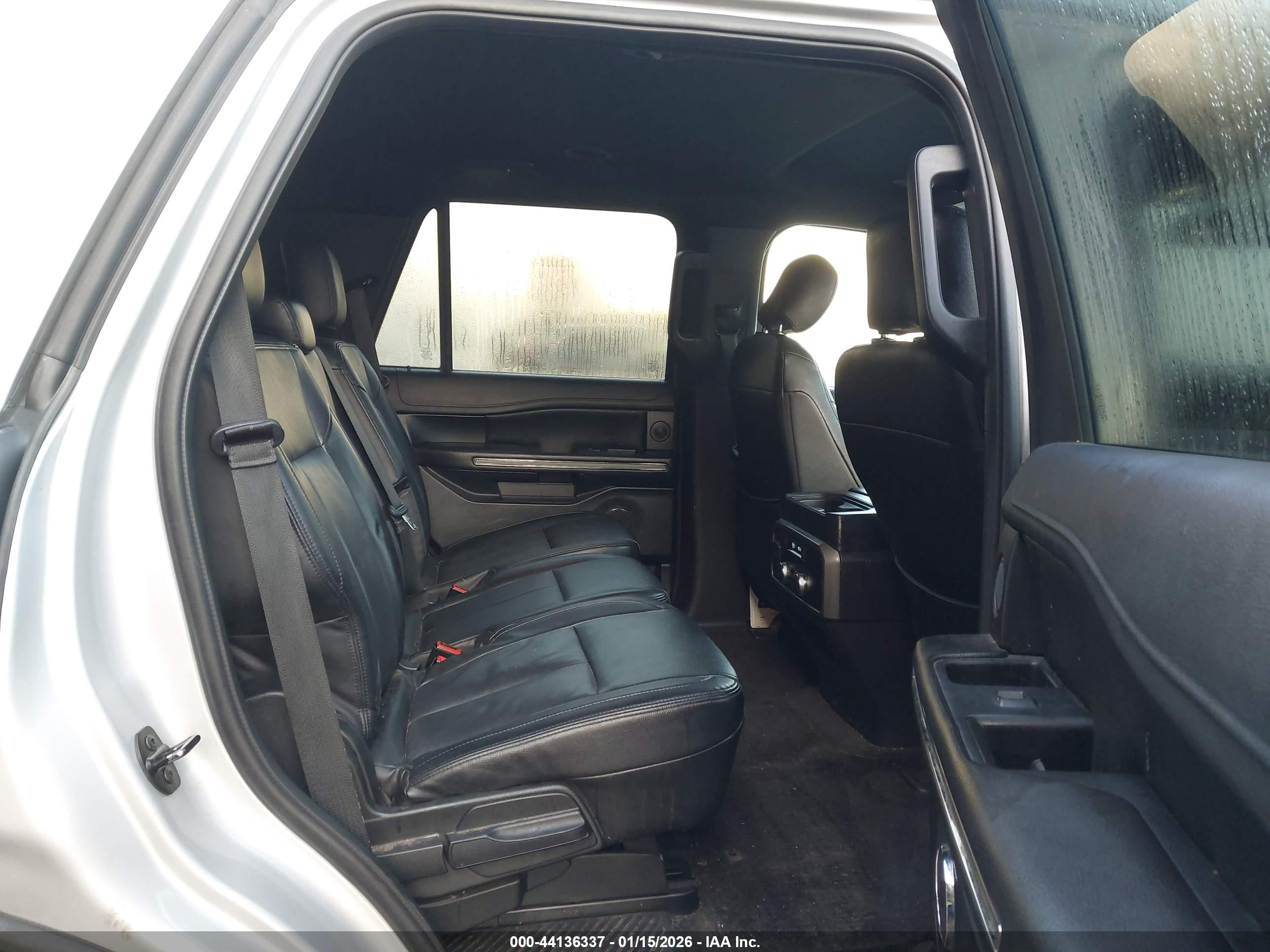 FORD EXPEDITION image 8