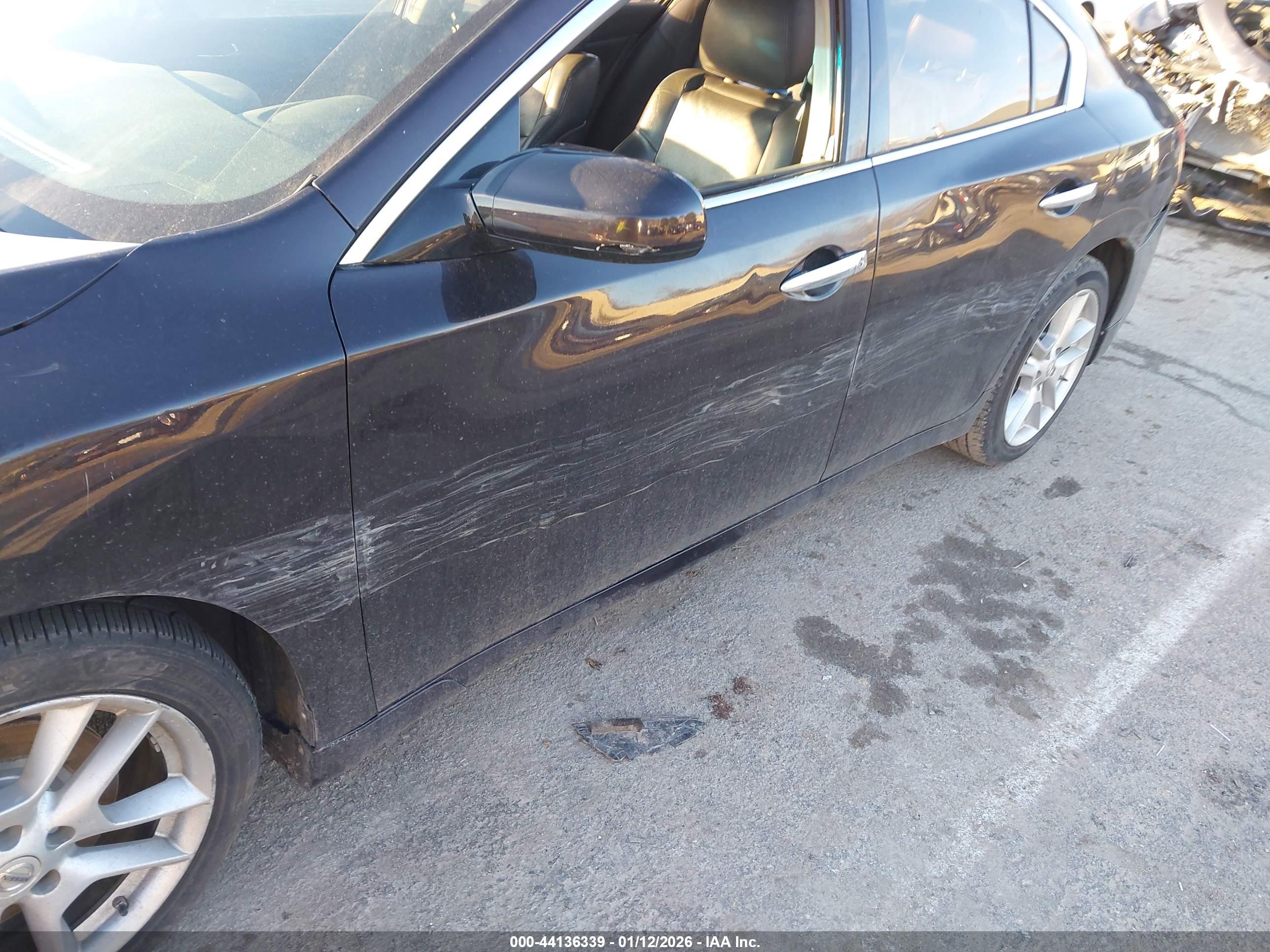 NISSAN MAXIMA image 6