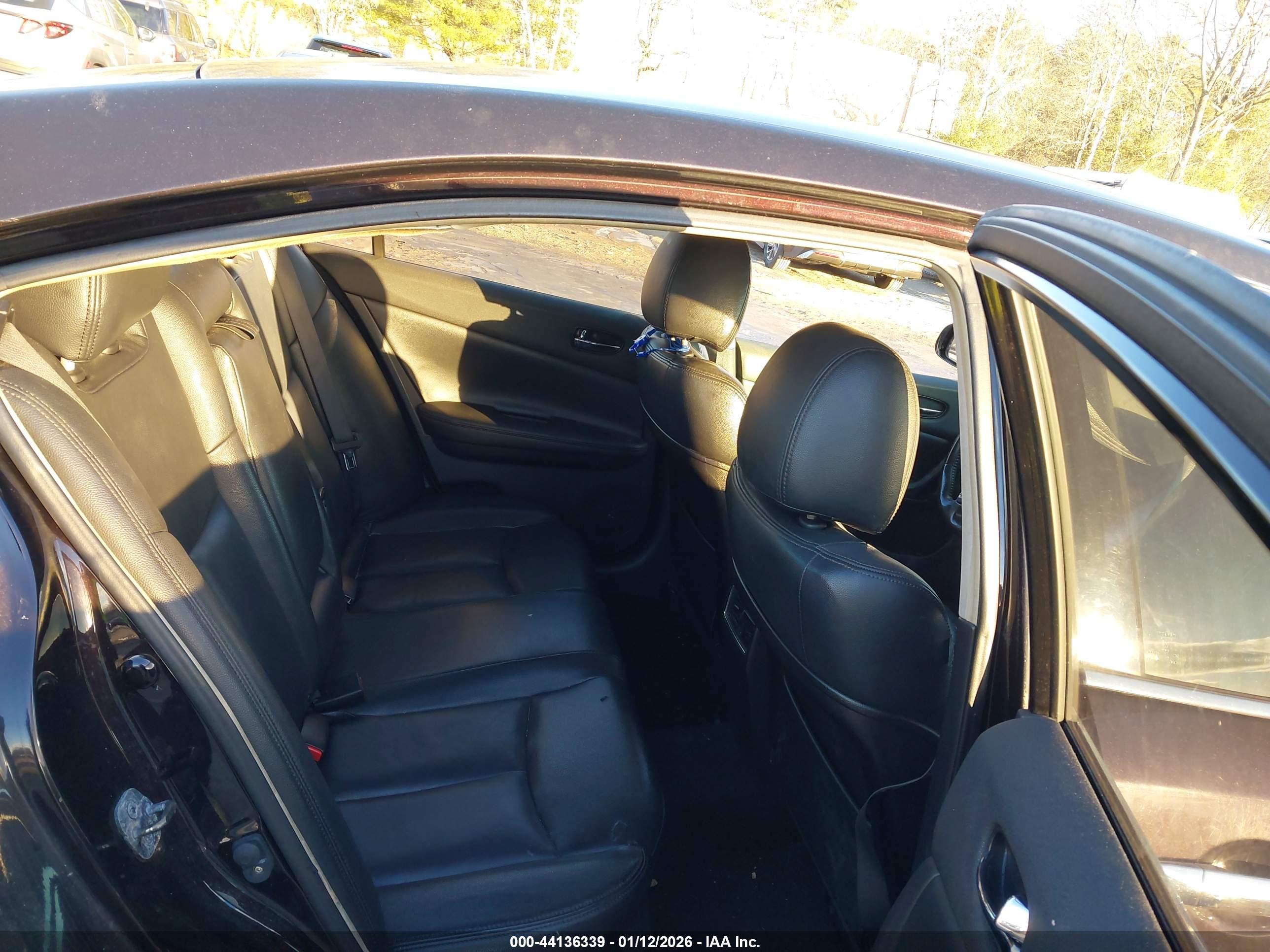 NISSAN MAXIMA image 8