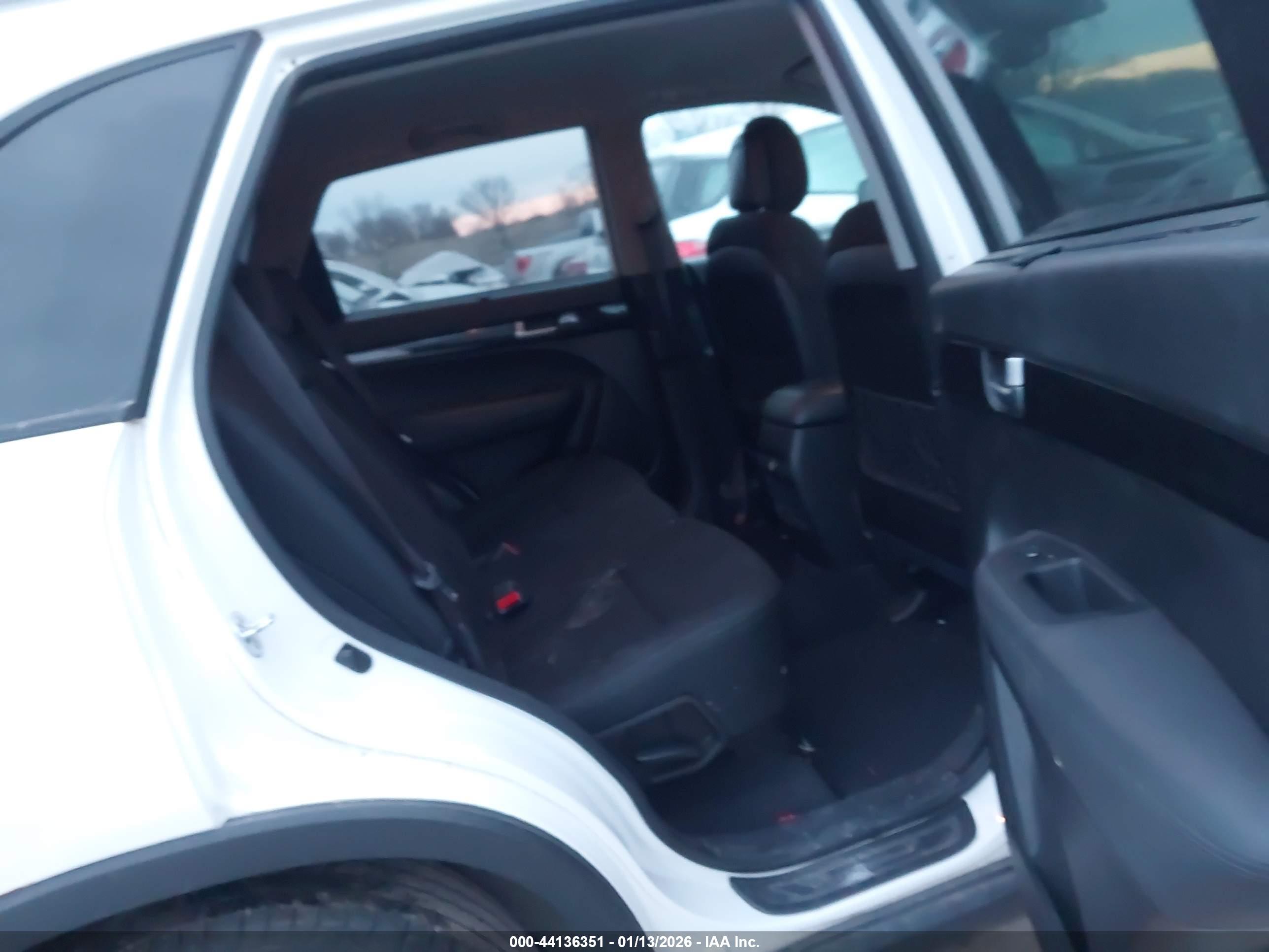 KIA SORENTO image 8