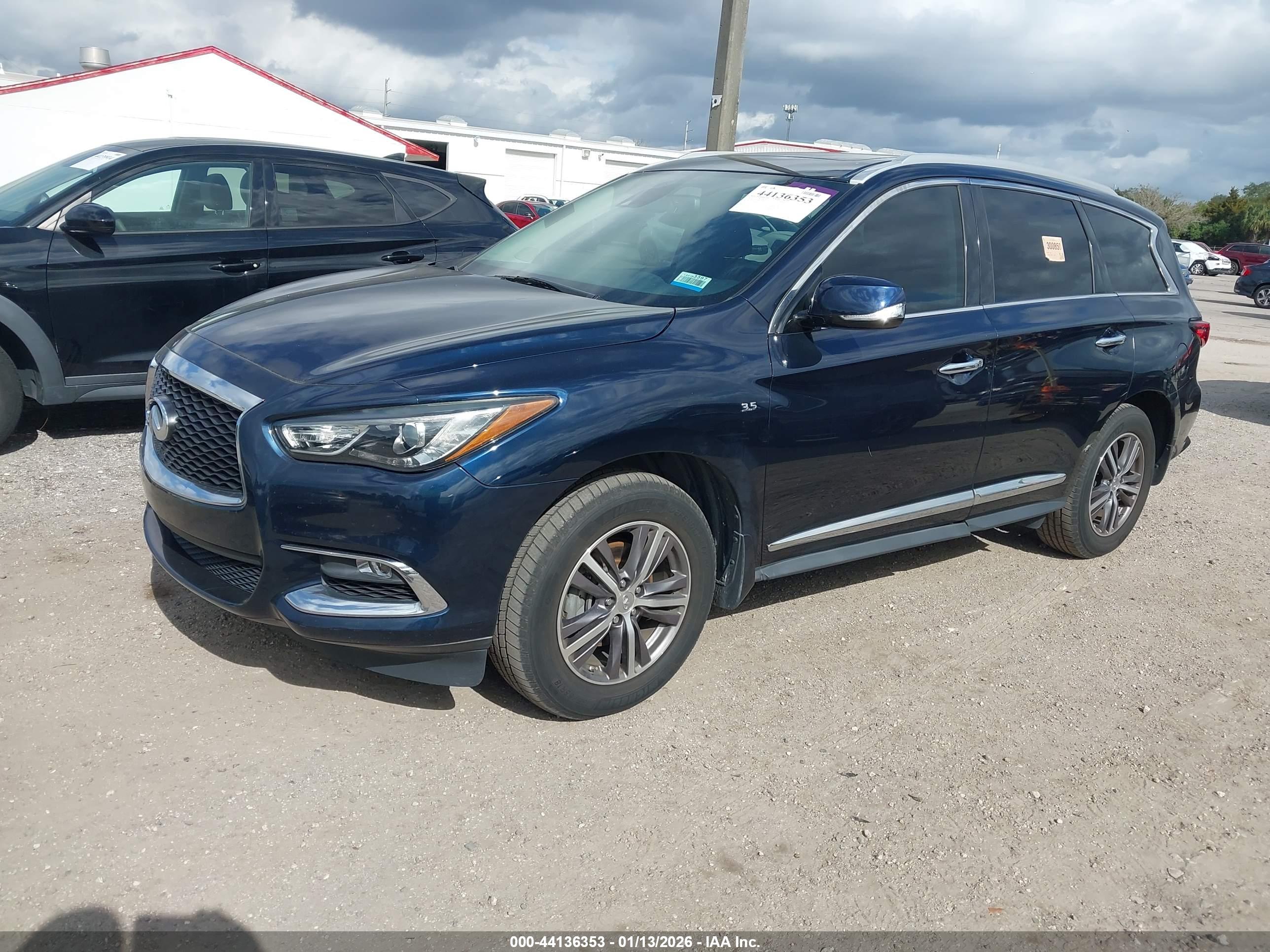INFINITI QX60 image 2