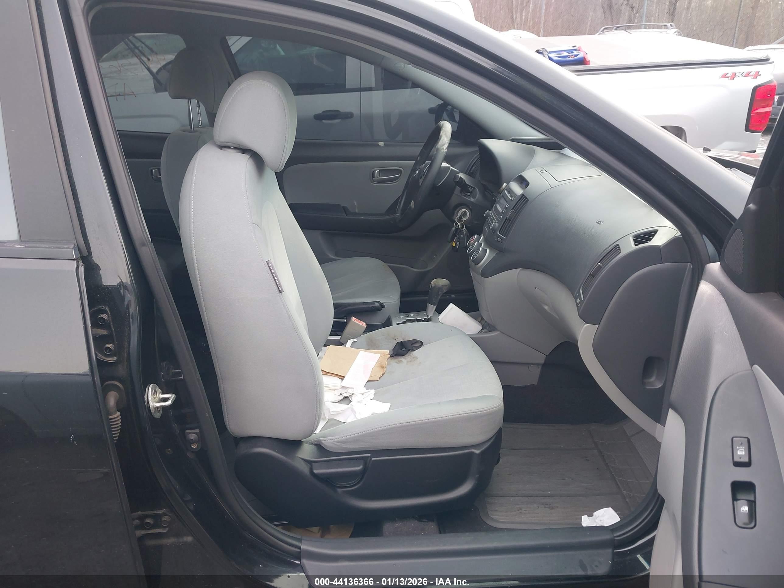 HYUNDAI ELANTRA image 5