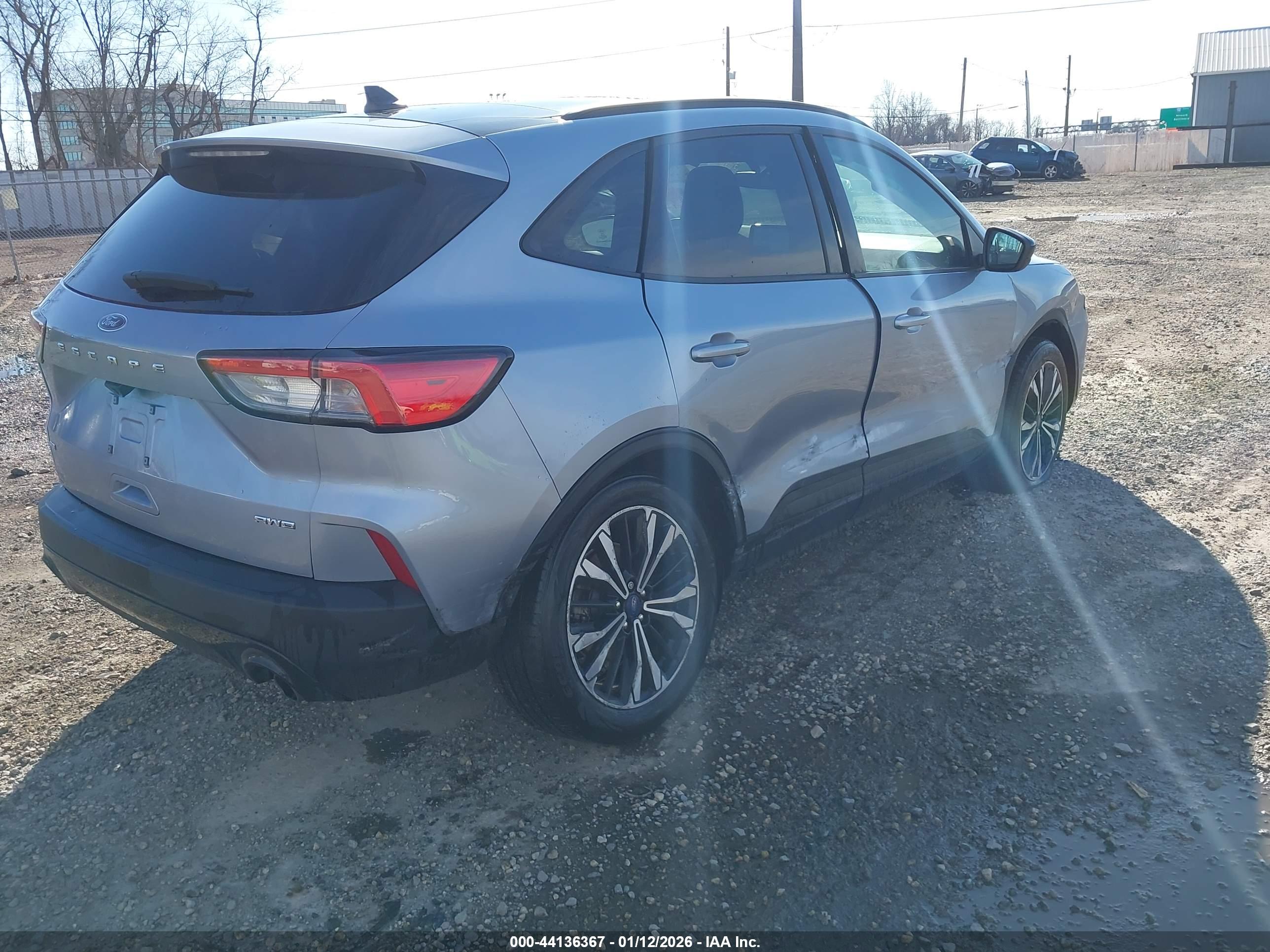 FORD ESCAPE image 4