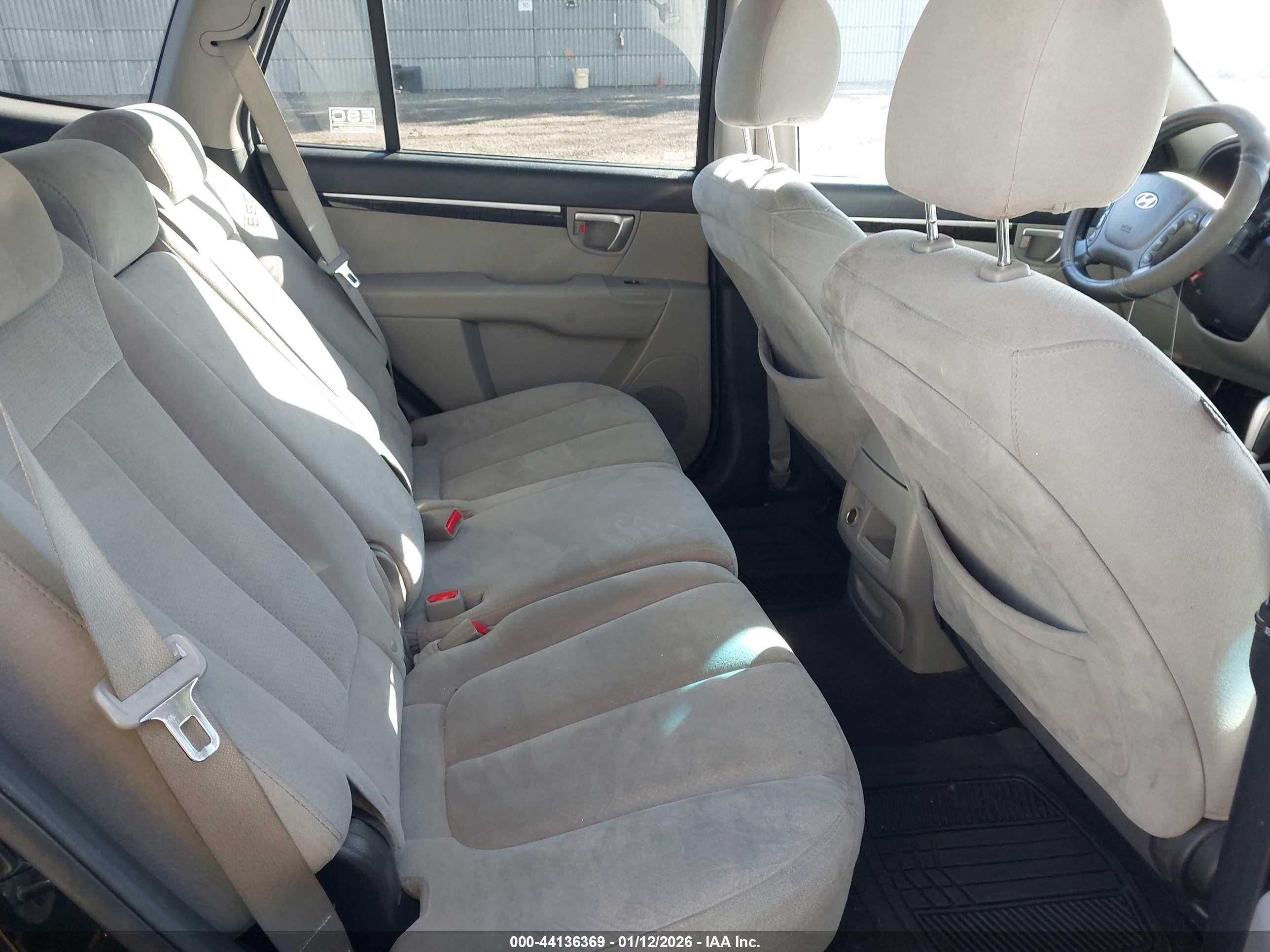 HYUNDAI SANTA image 8