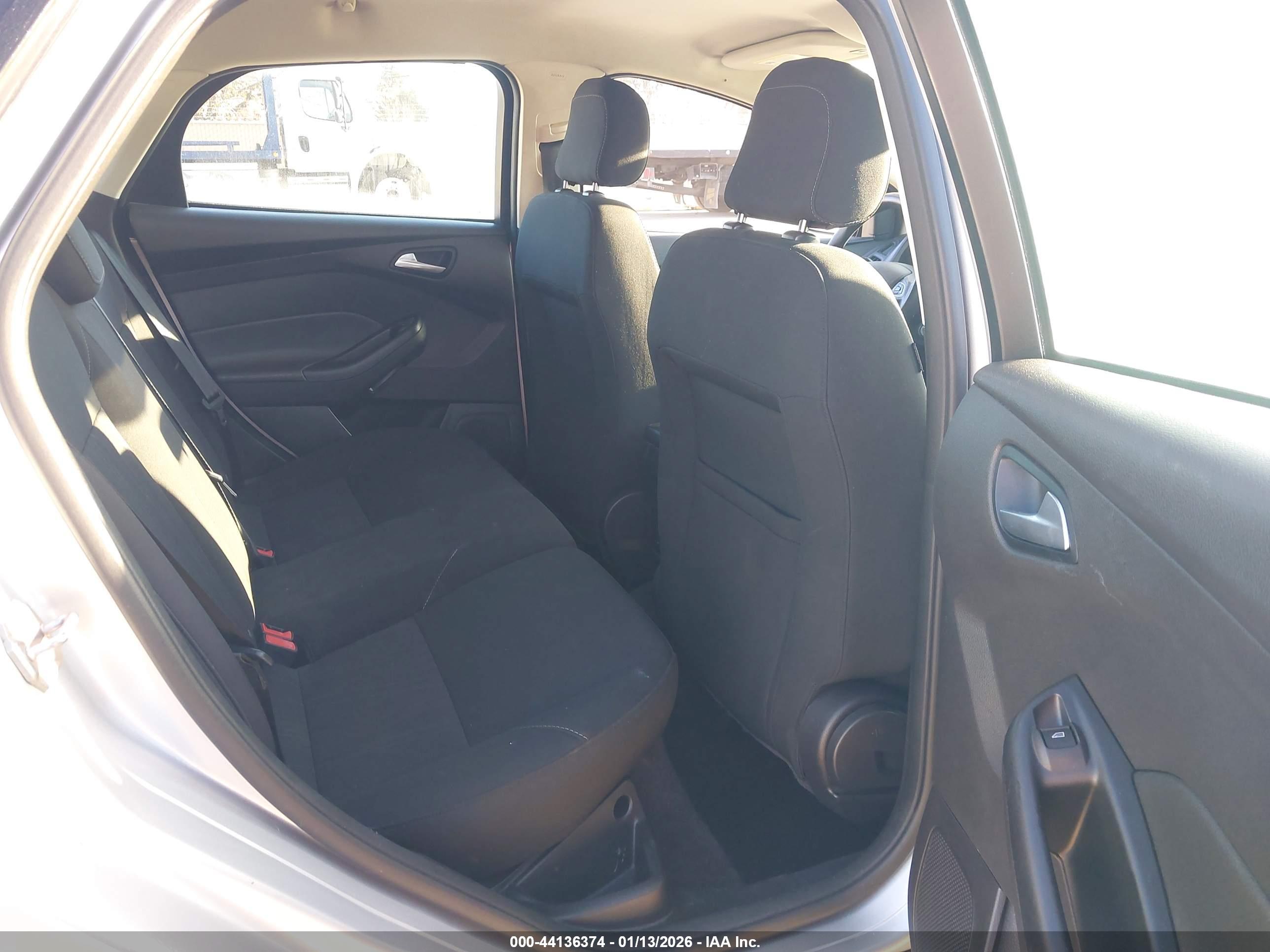 FORD FOCUS image 8