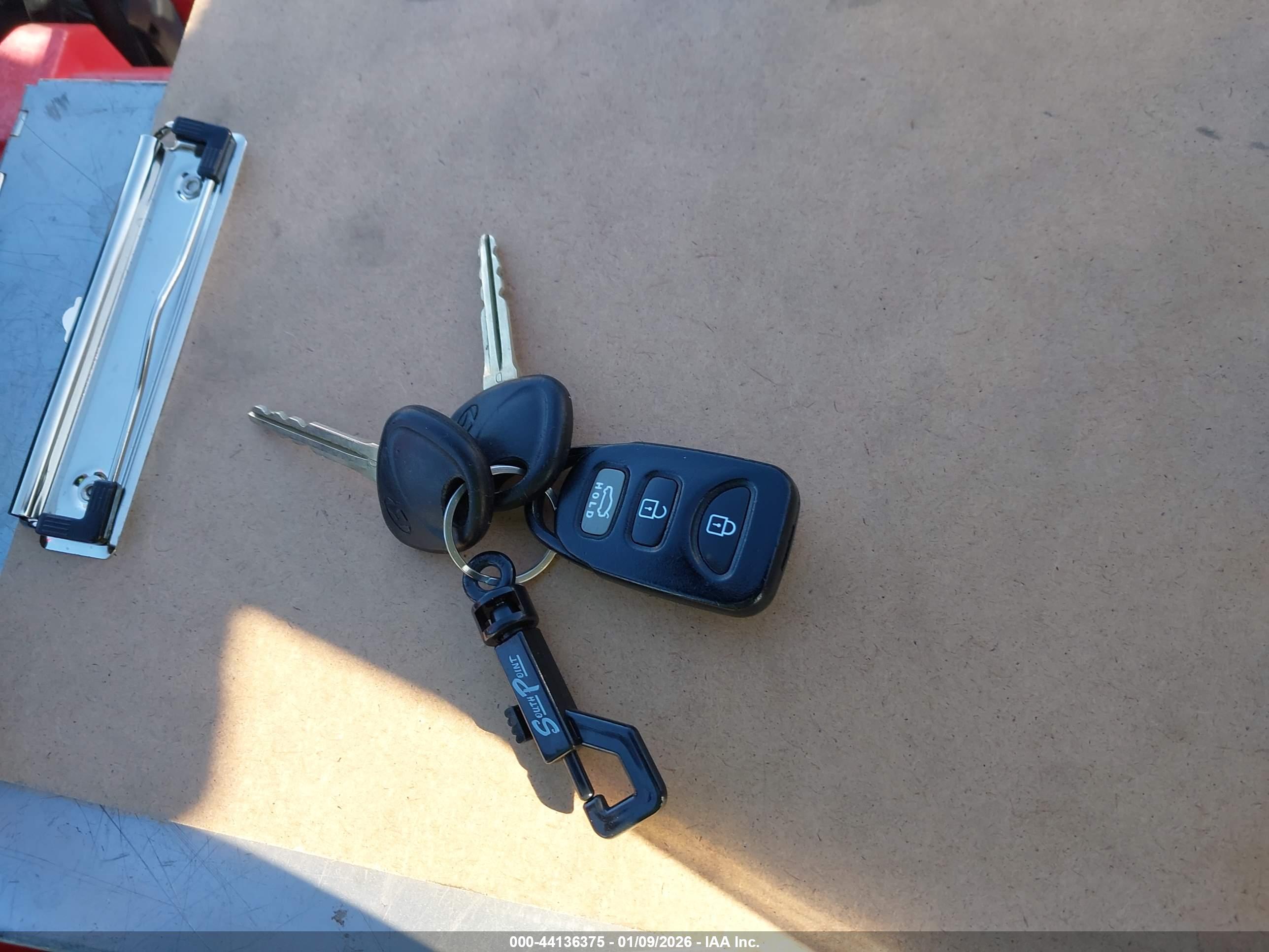 HYUNDAI ELANTRA image 11