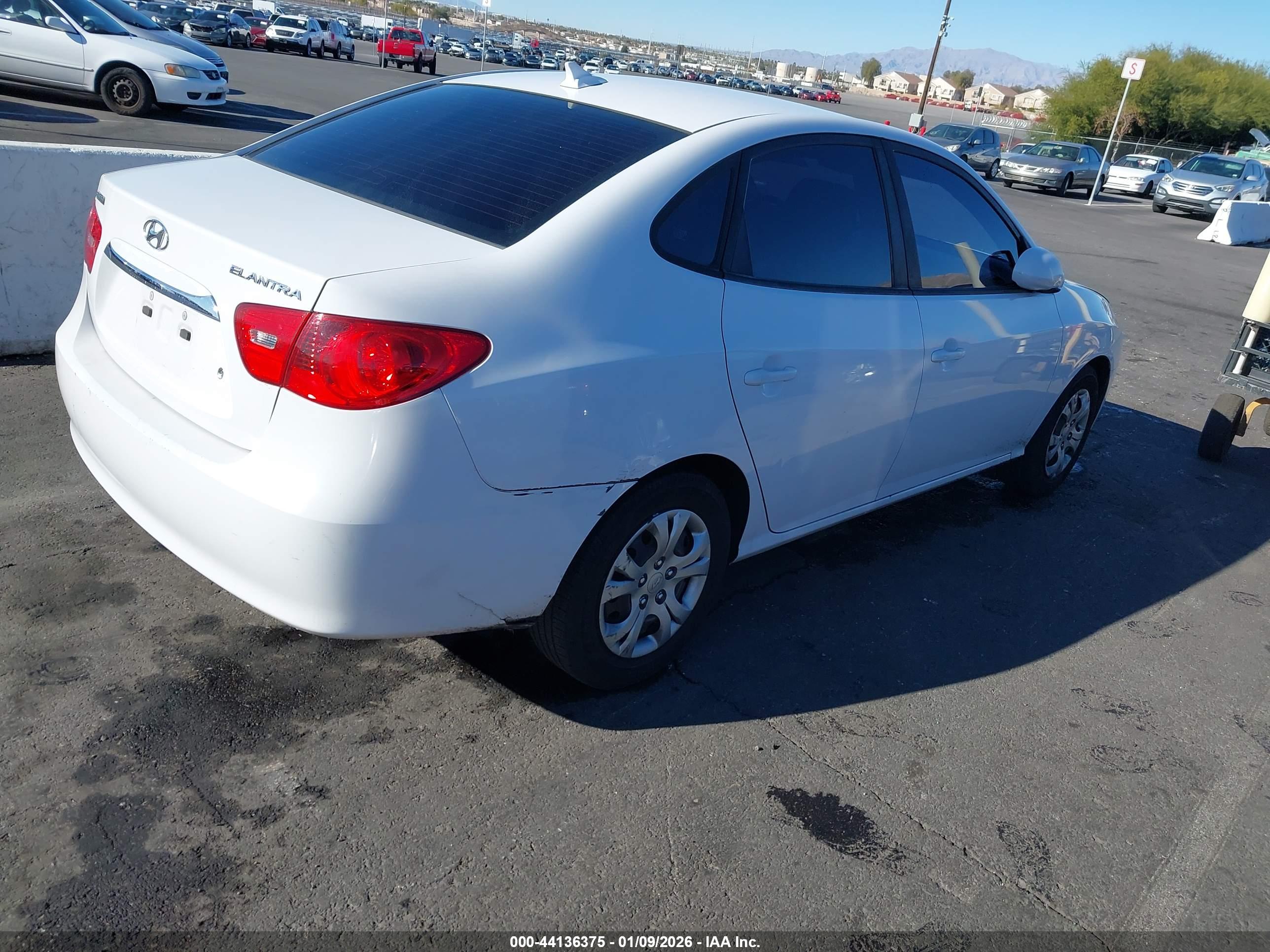 HYUNDAI ELANTRA image 4