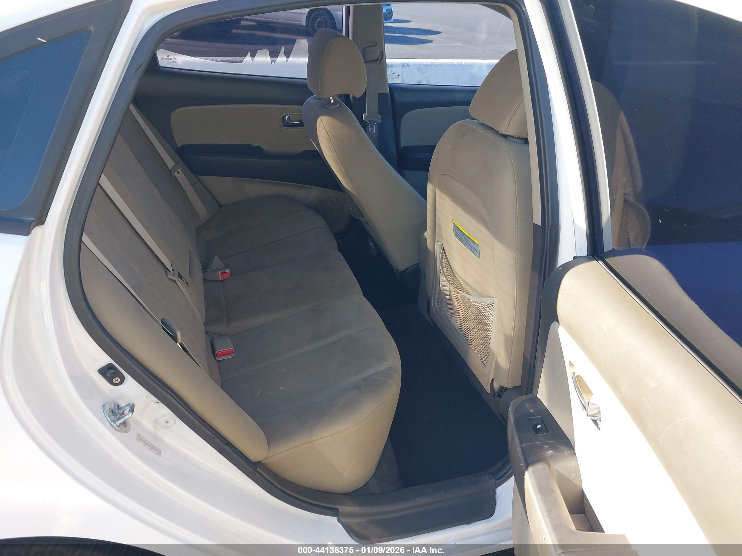 HYUNDAI ELANTRA image 8