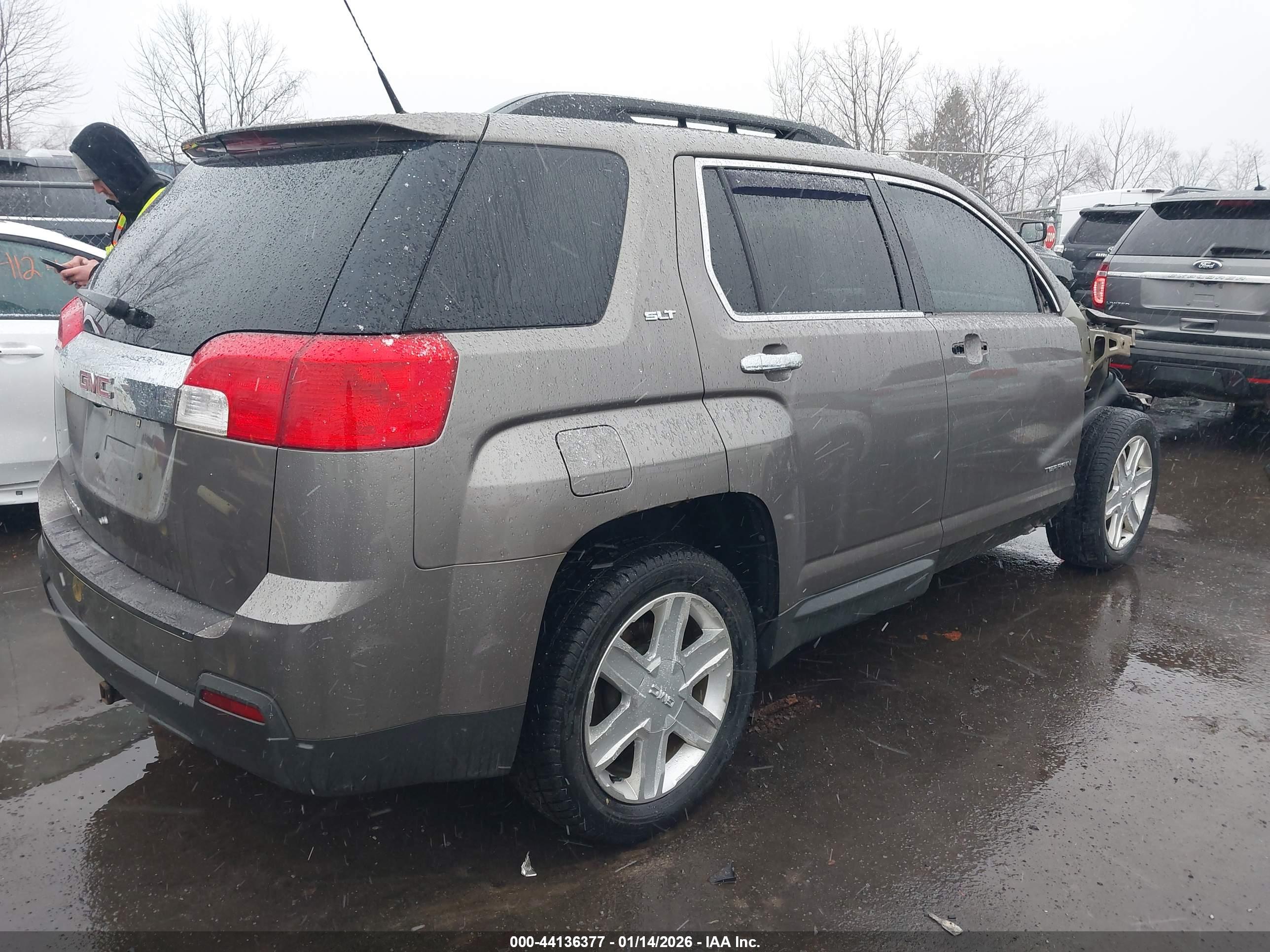 GMC TERRAIN image 4