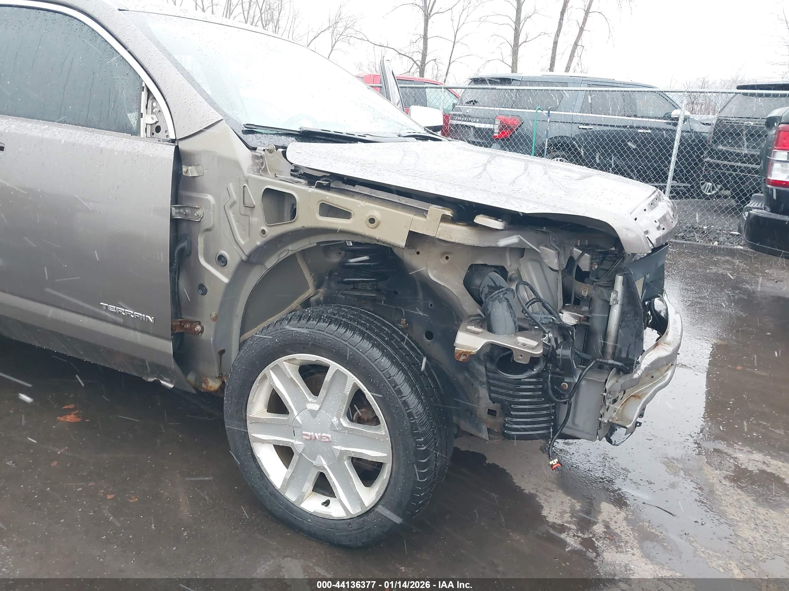 GMC TERRAIN image 6