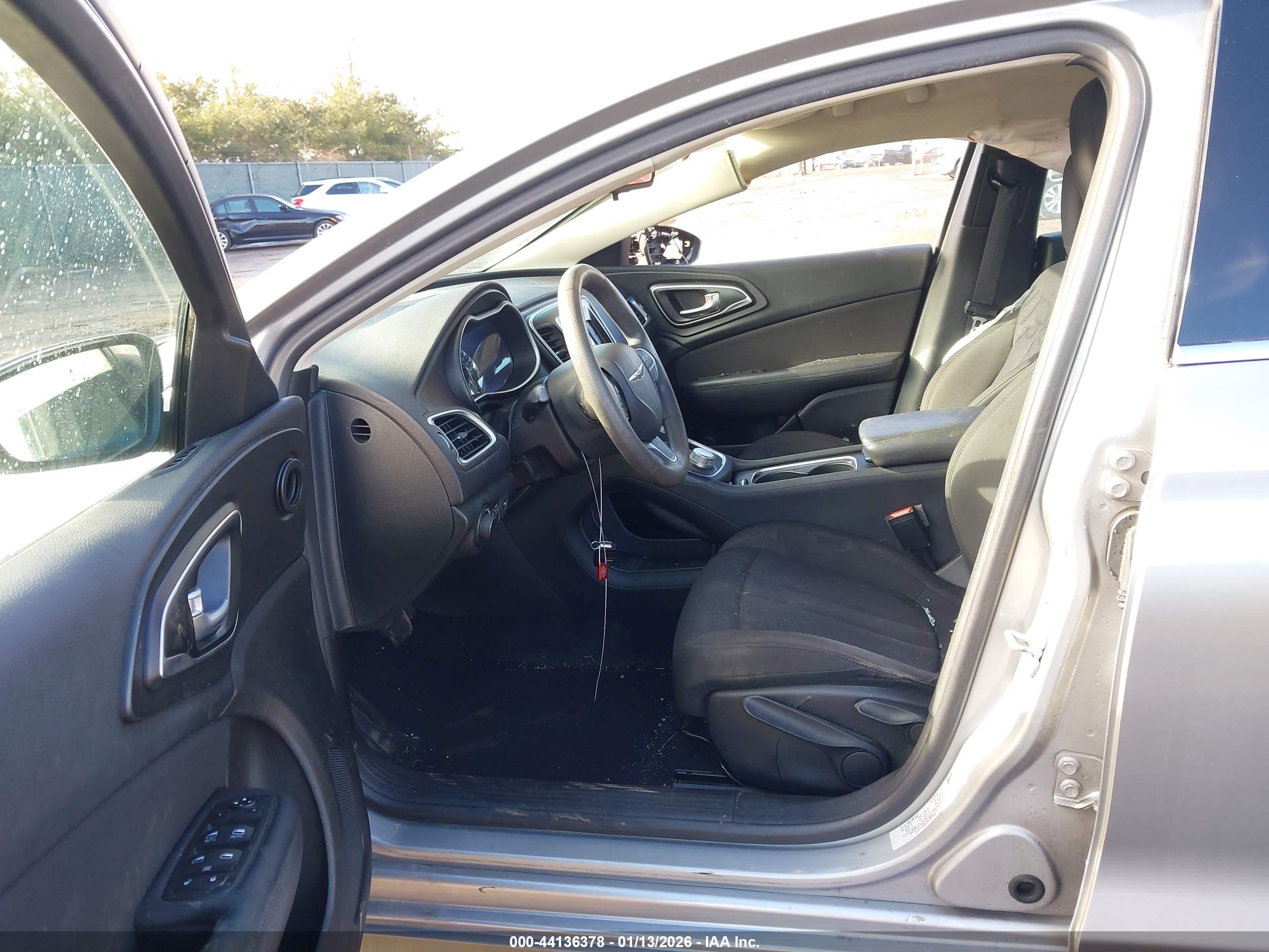 CHRYSLER 200 image 5