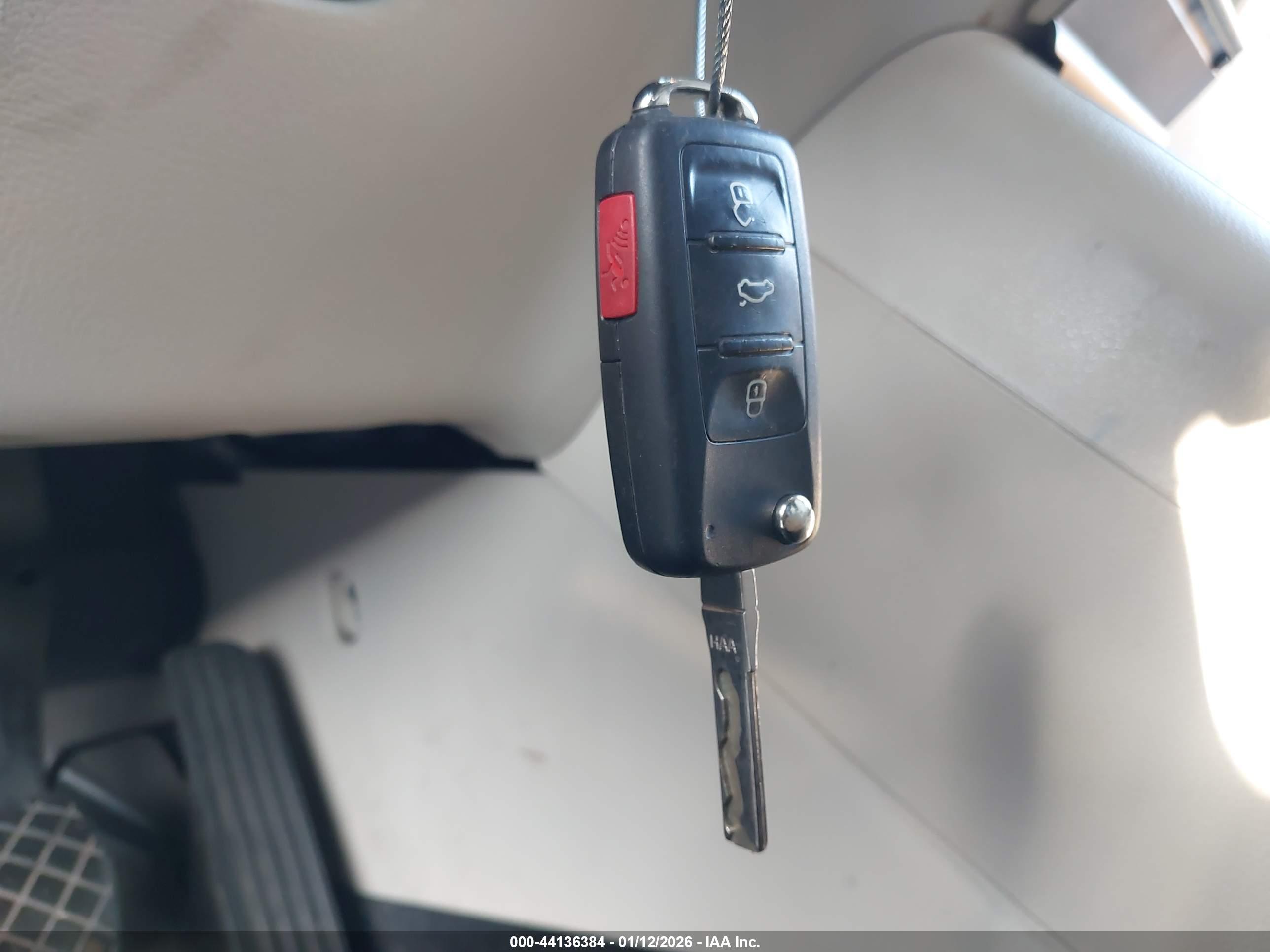 VOLKSWAGEN TIGUAN image 11