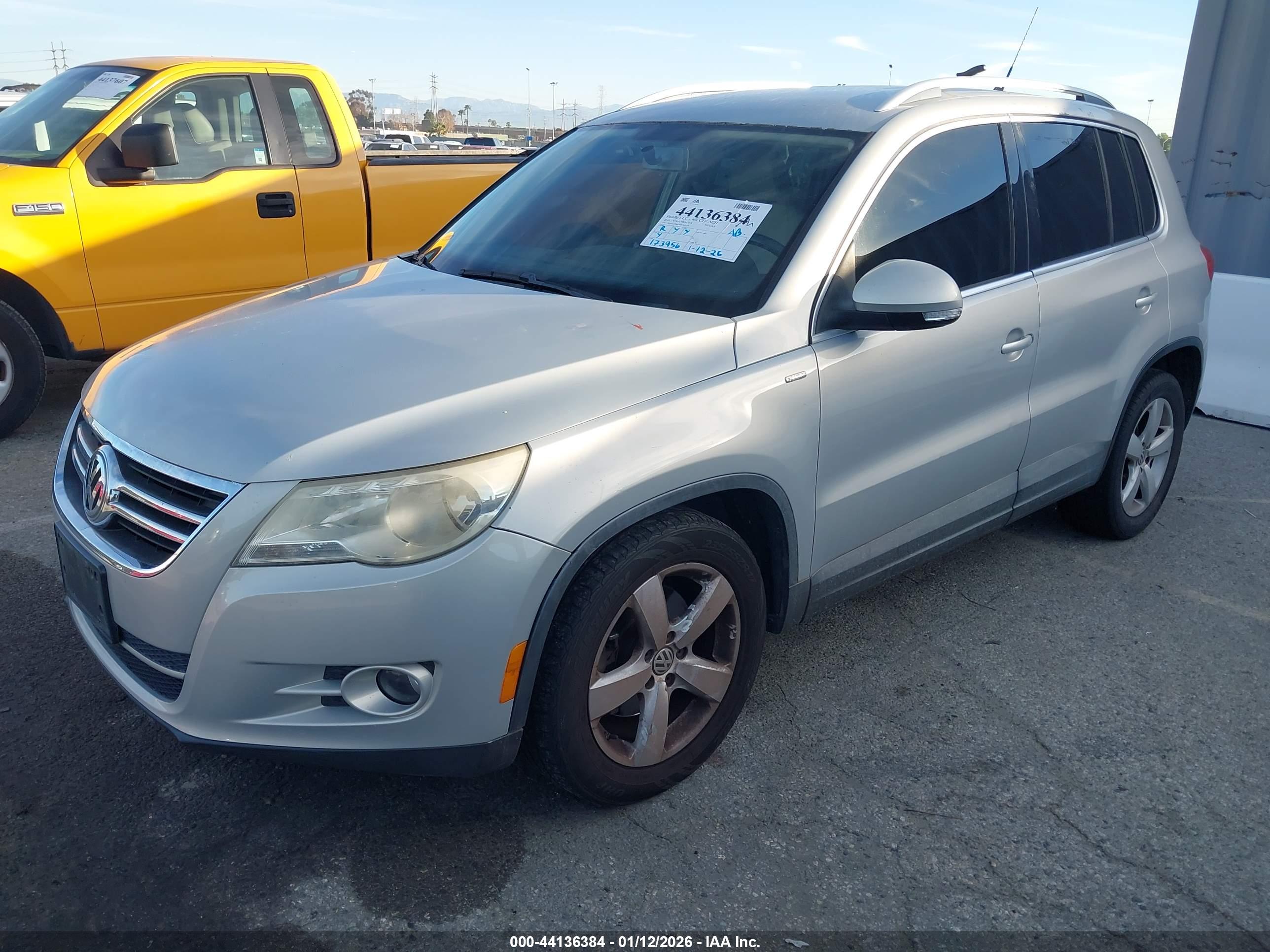 VOLKSWAGEN TIGUAN image 2
