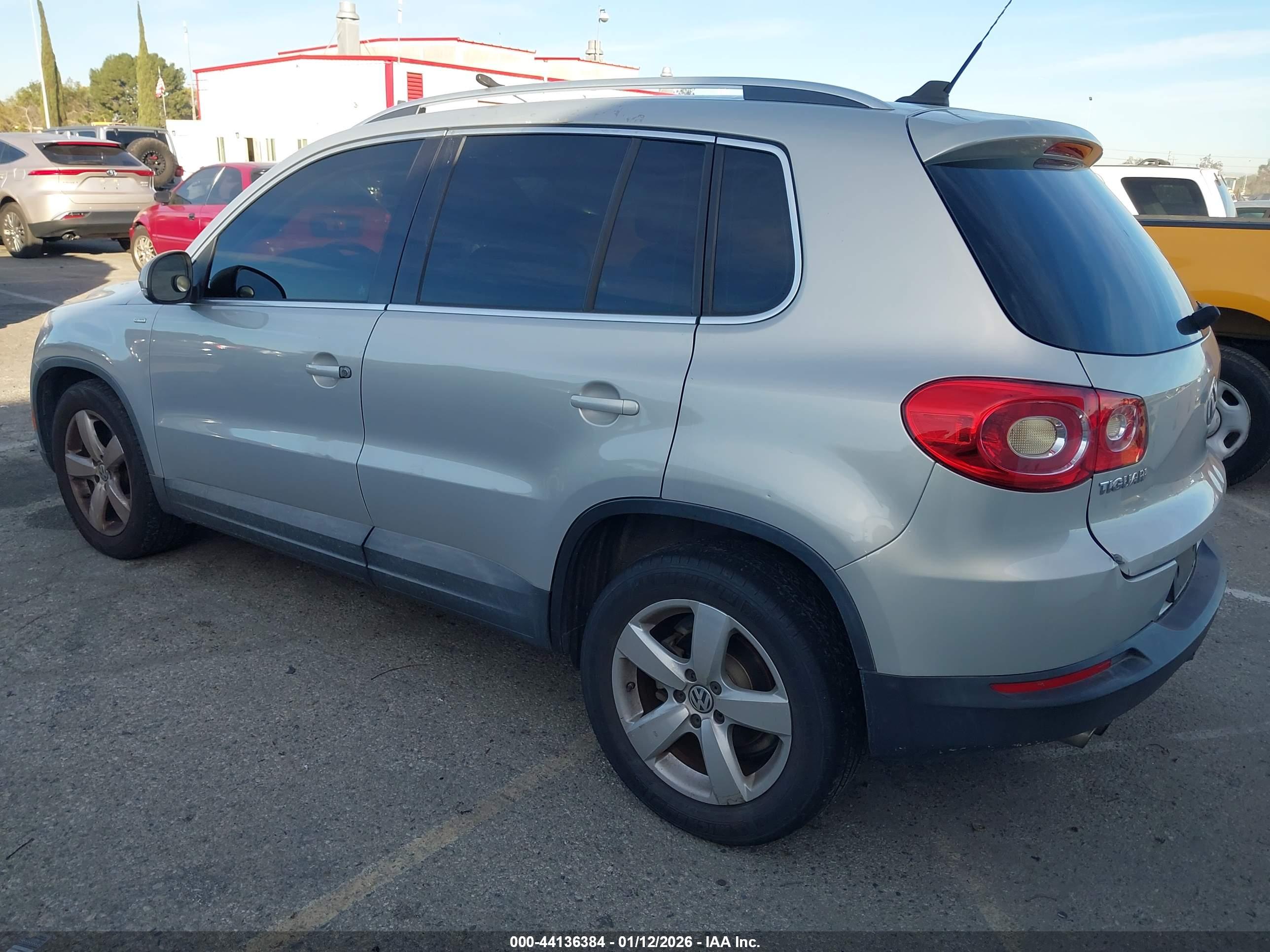 VOLKSWAGEN TIGUAN image 3