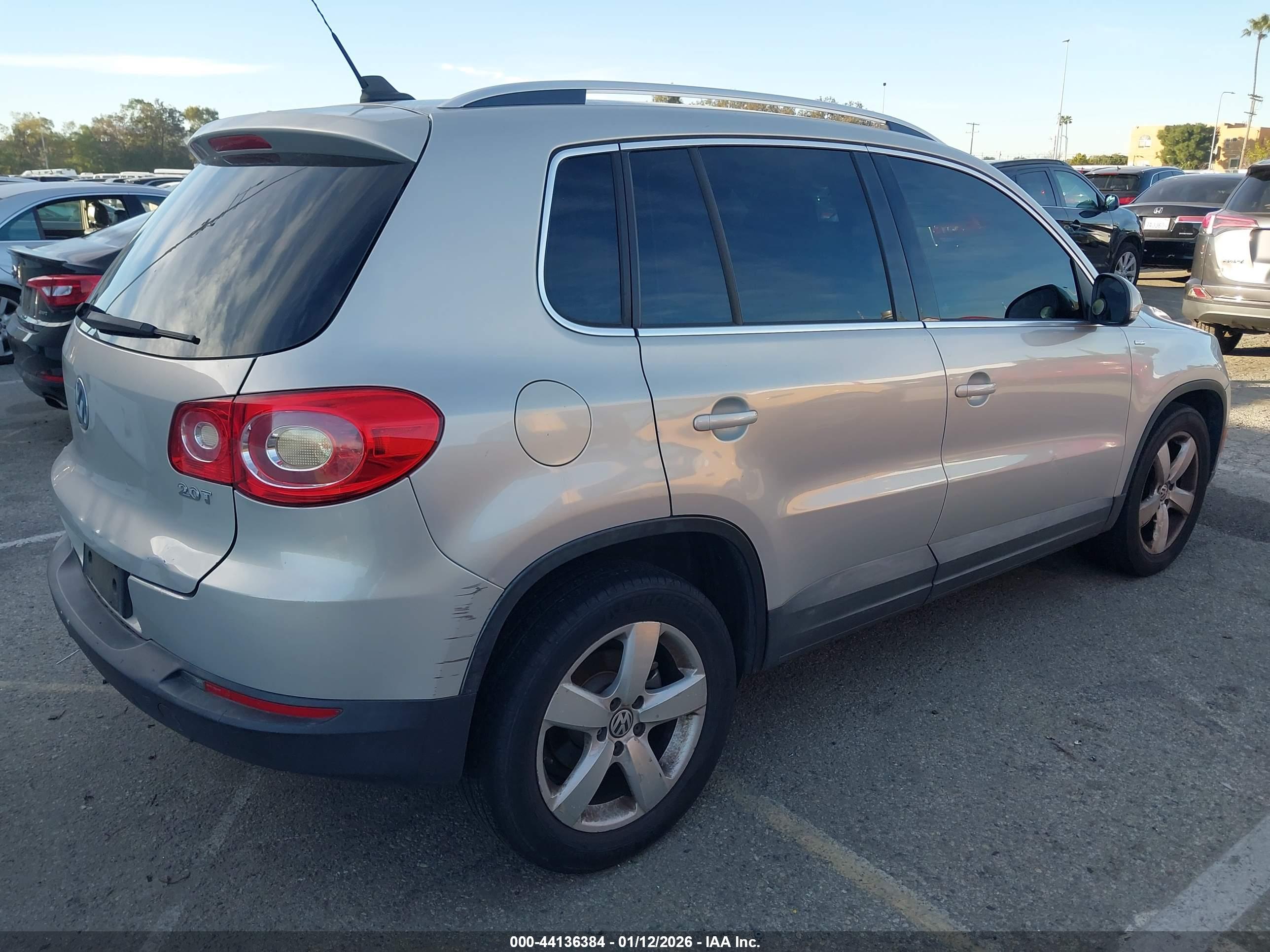 VOLKSWAGEN TIGUAN image 4