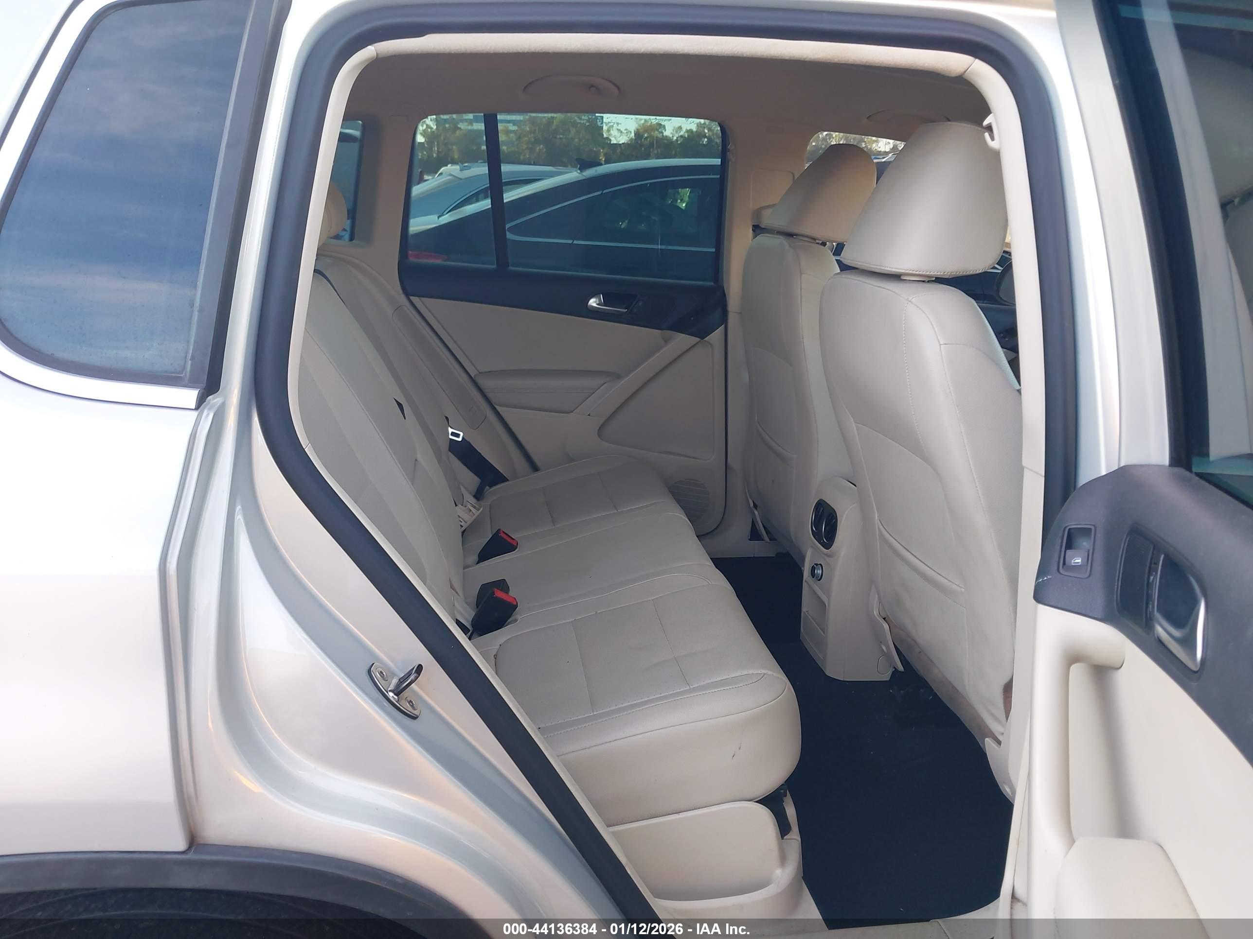 VOLKSWAGEN TIGUAN image 8
