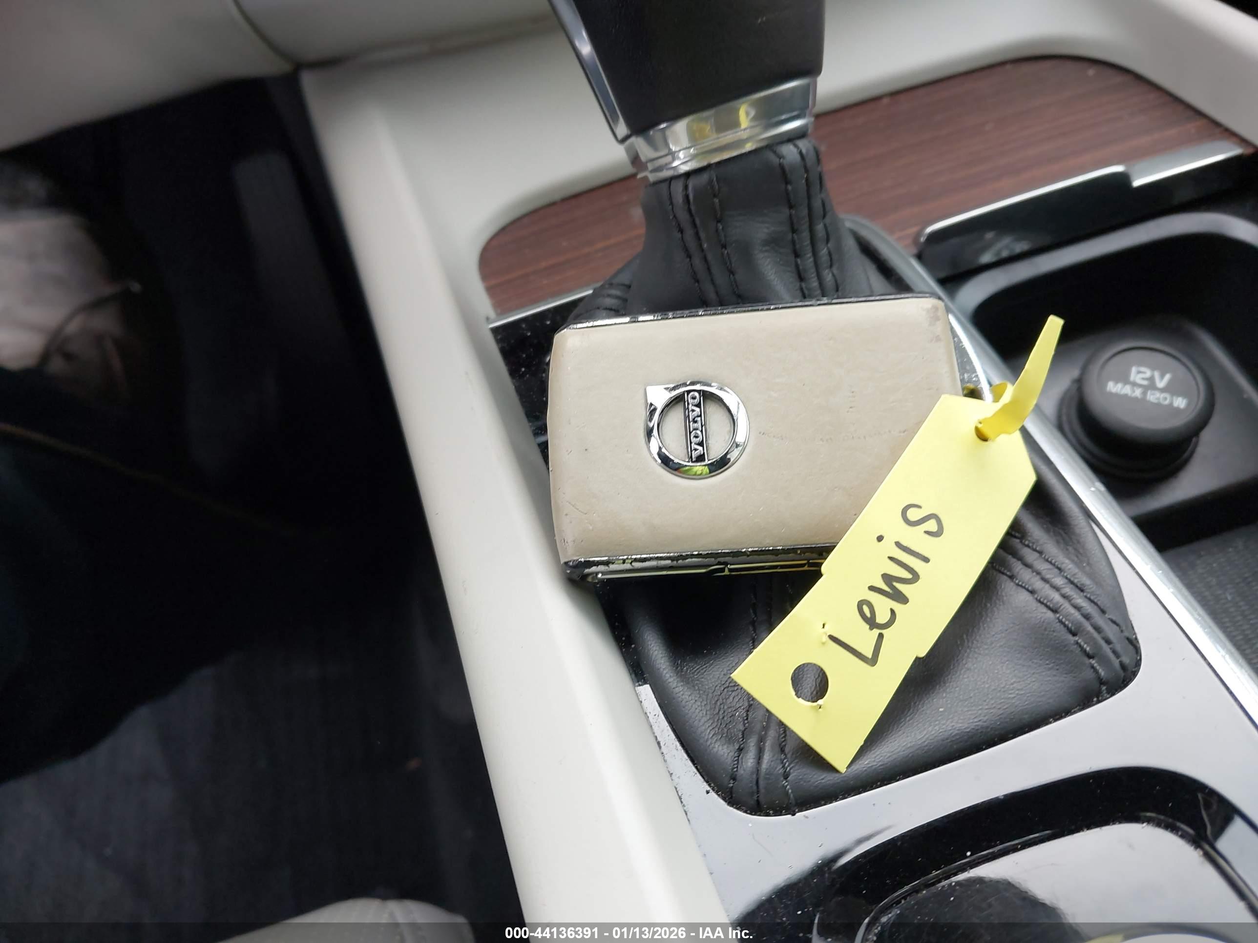 VOLVO XC60 image 11
