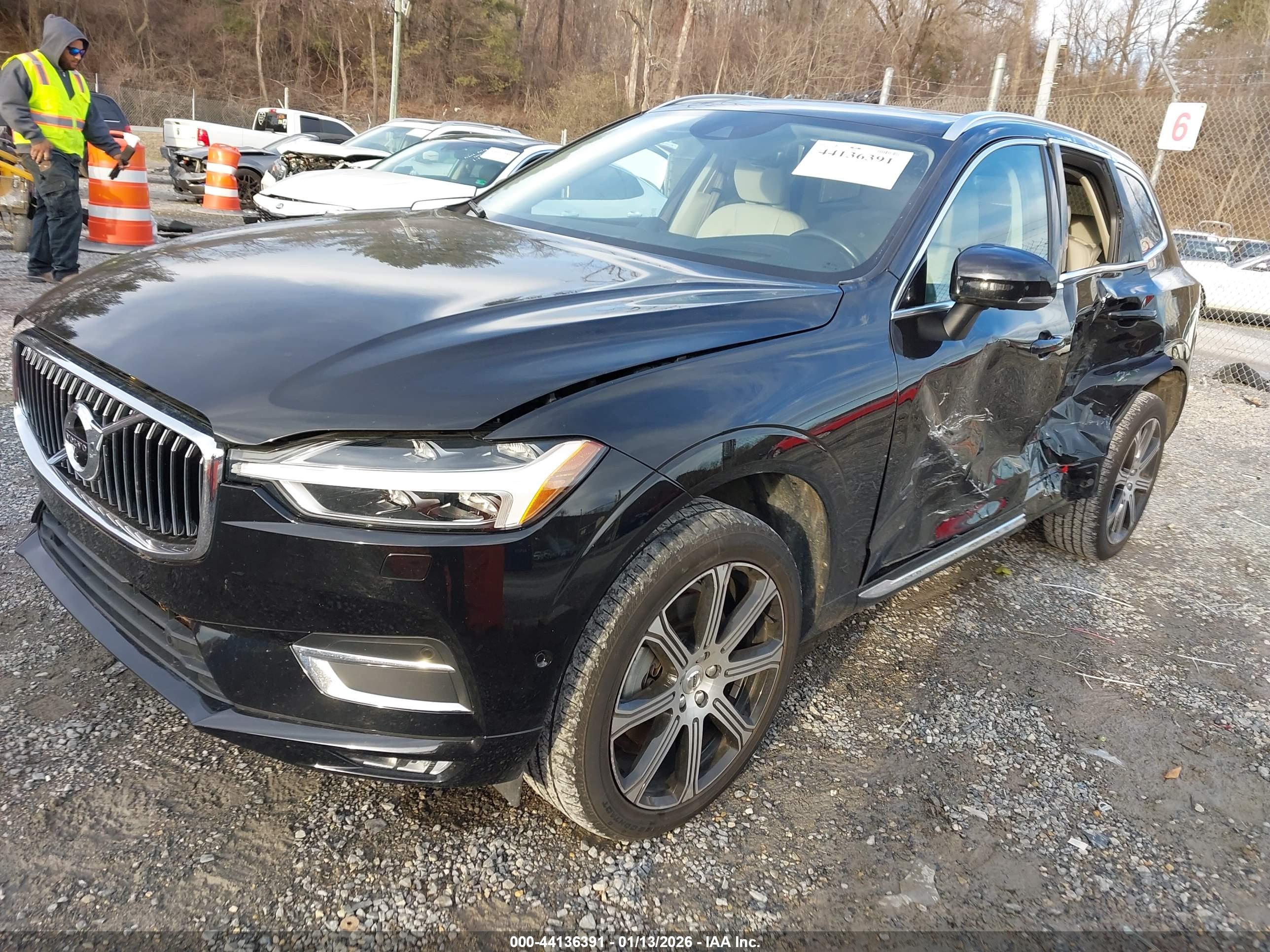 VOLVO XC60 image 2