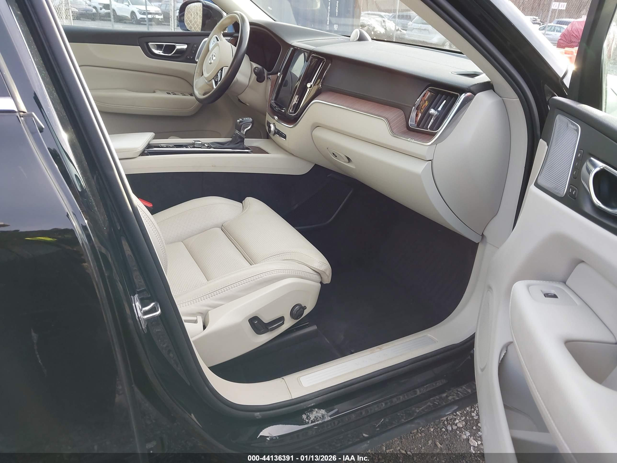 VOLVO XC60 image 5