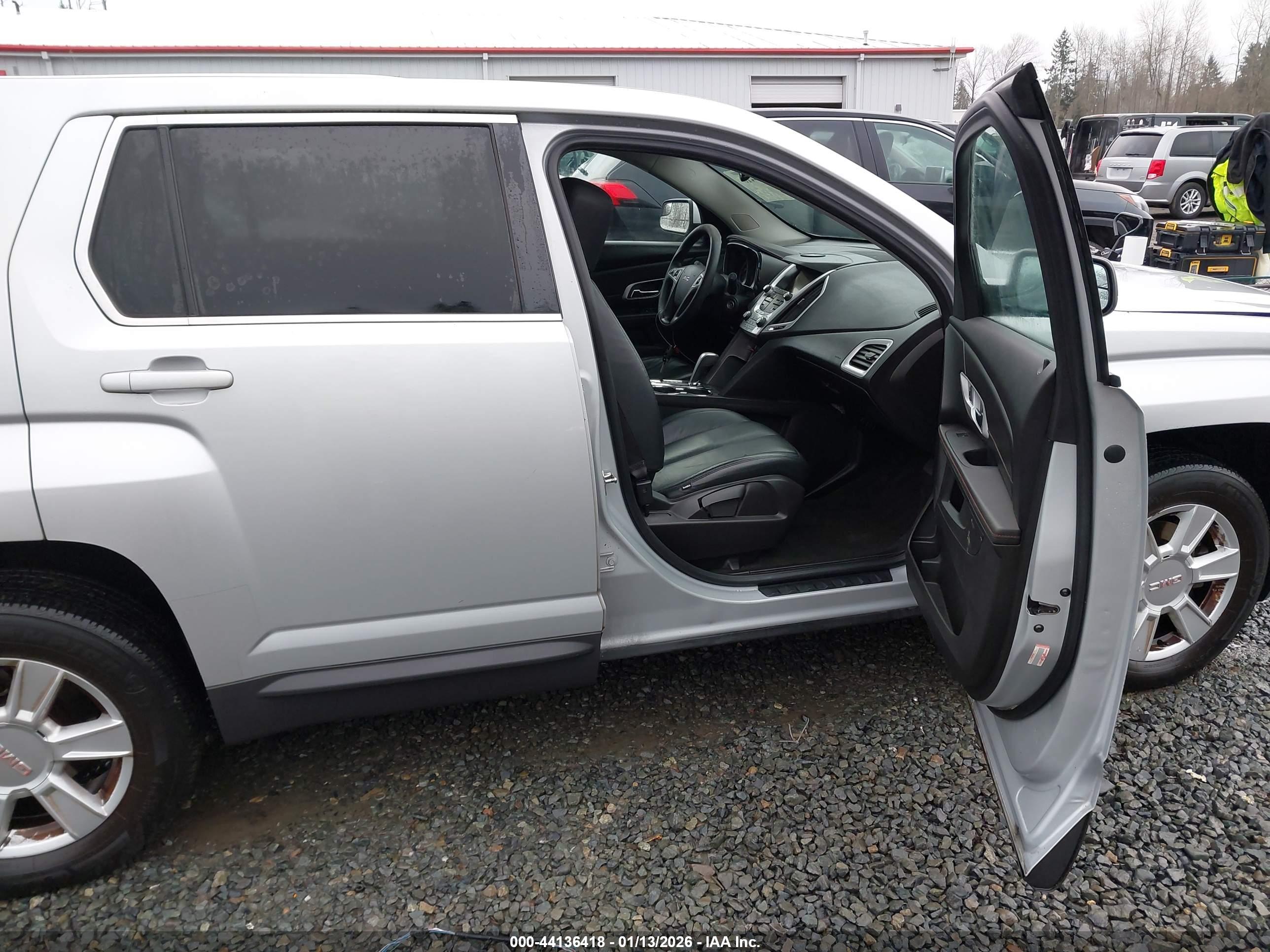 GMC TERRAIN image 5