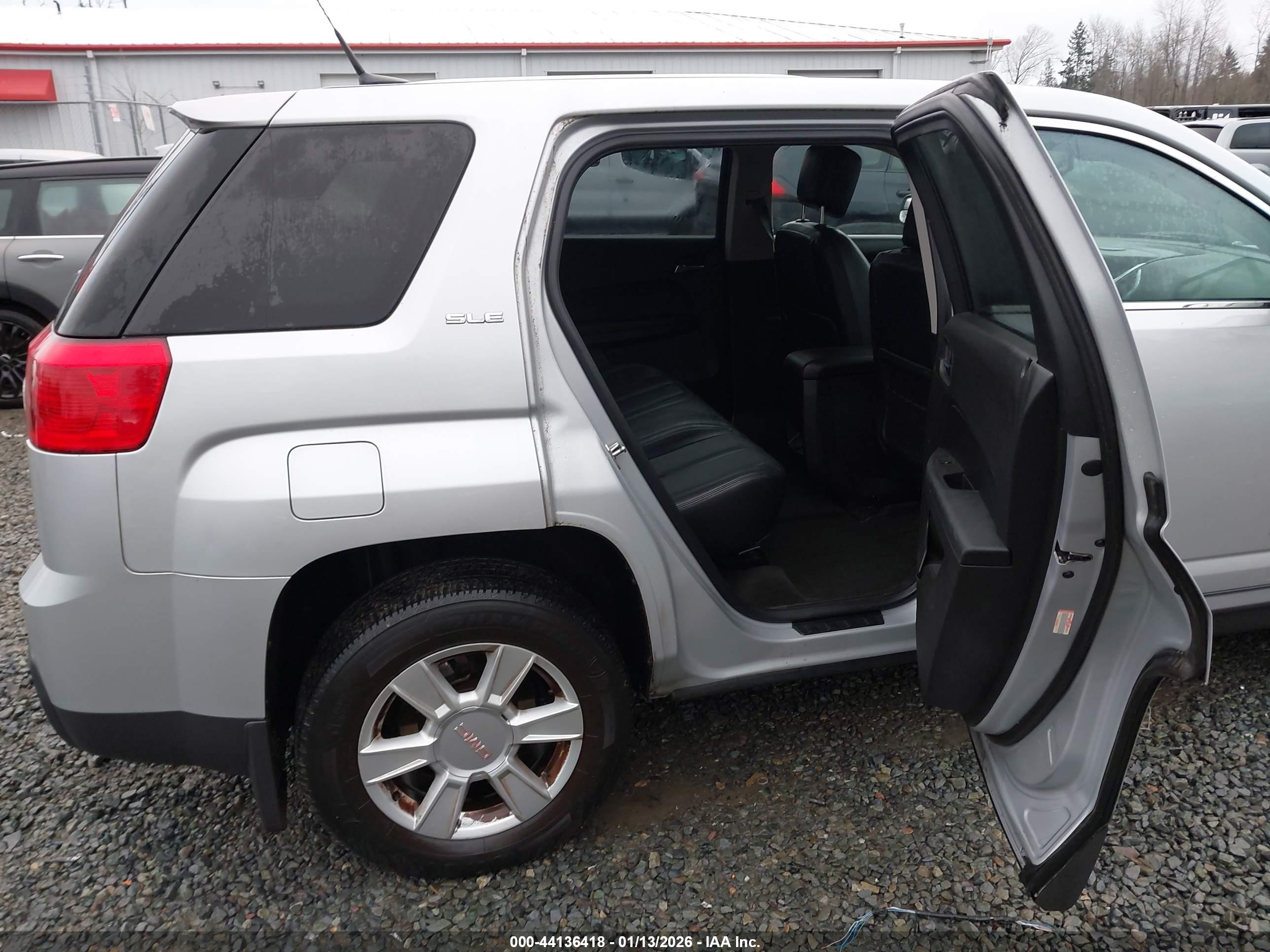 GMC TERRAIN image 8