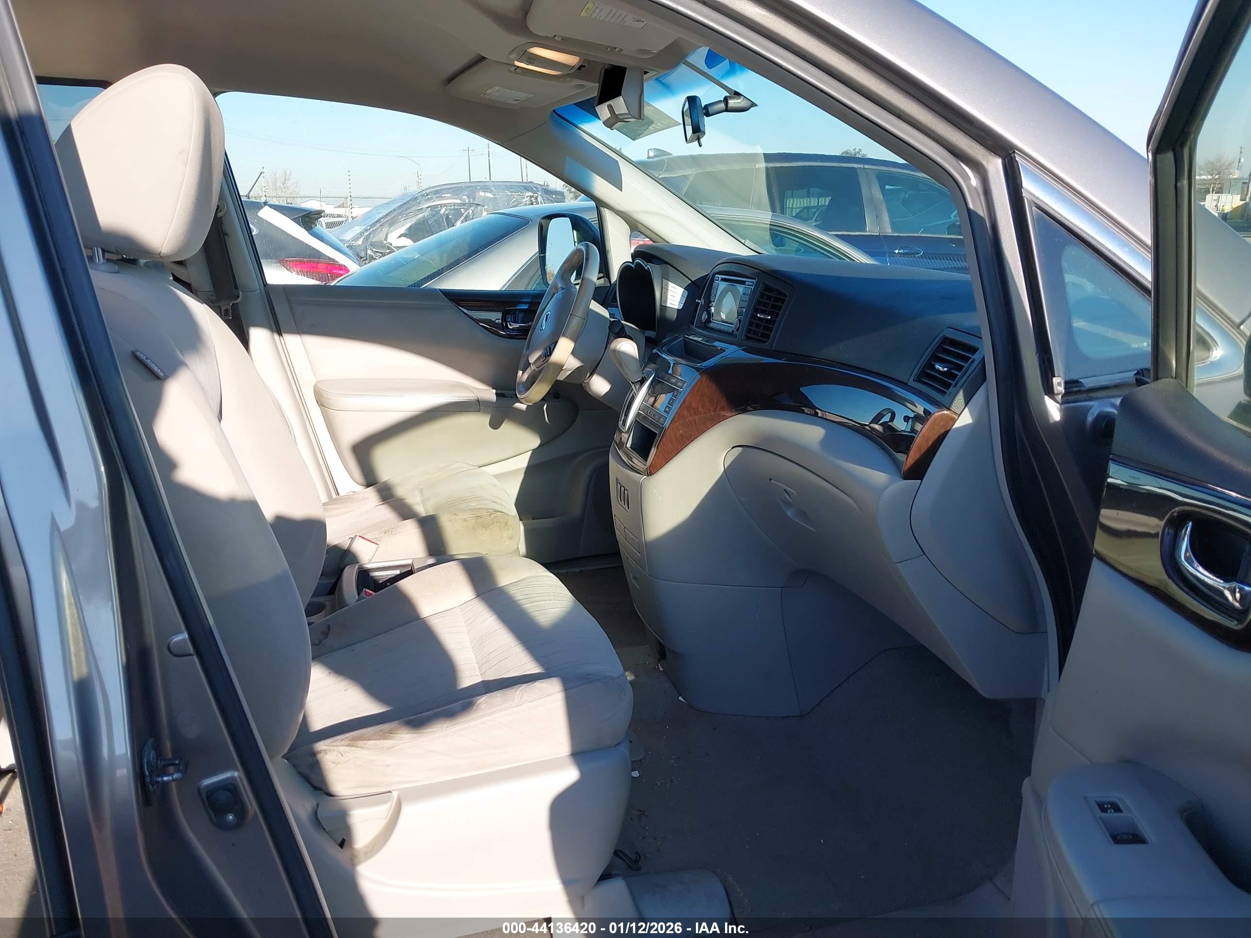 NISSAN QUEST image 5