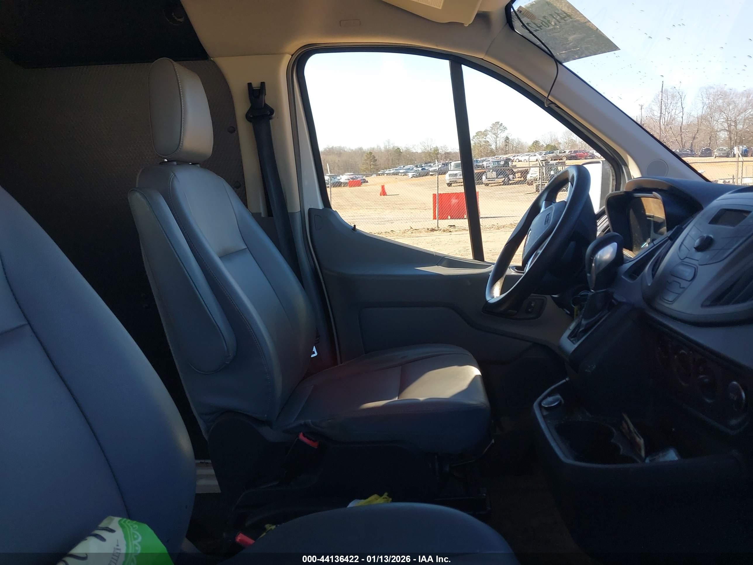 FORD TRANSIT-250 image 5