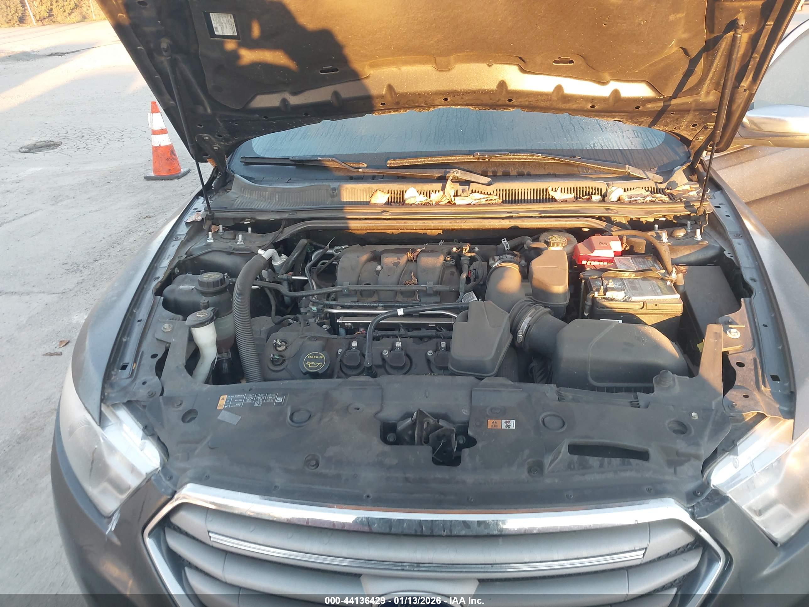 FORD TAURUS image 10