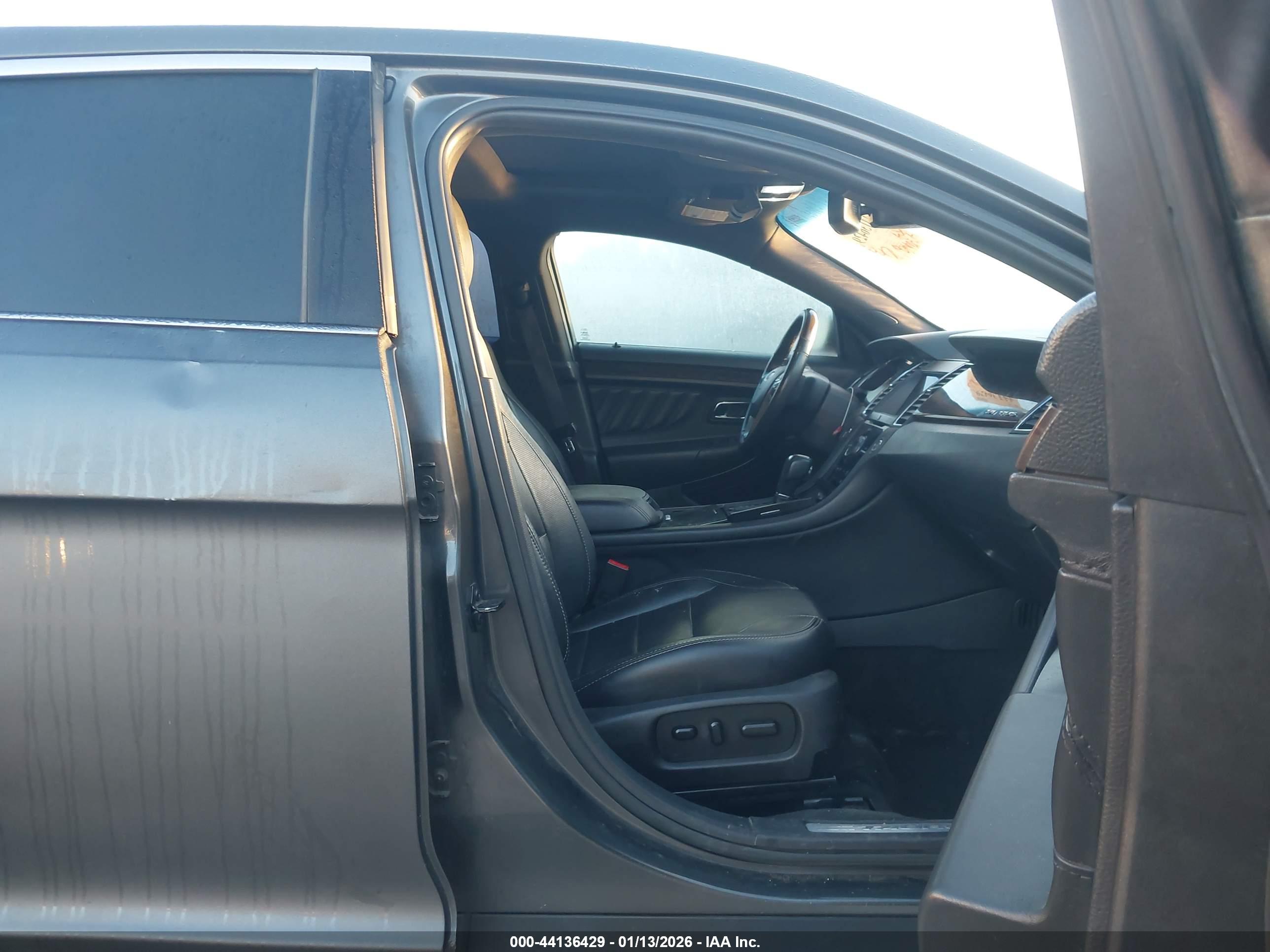 FORD TAURUS image 5