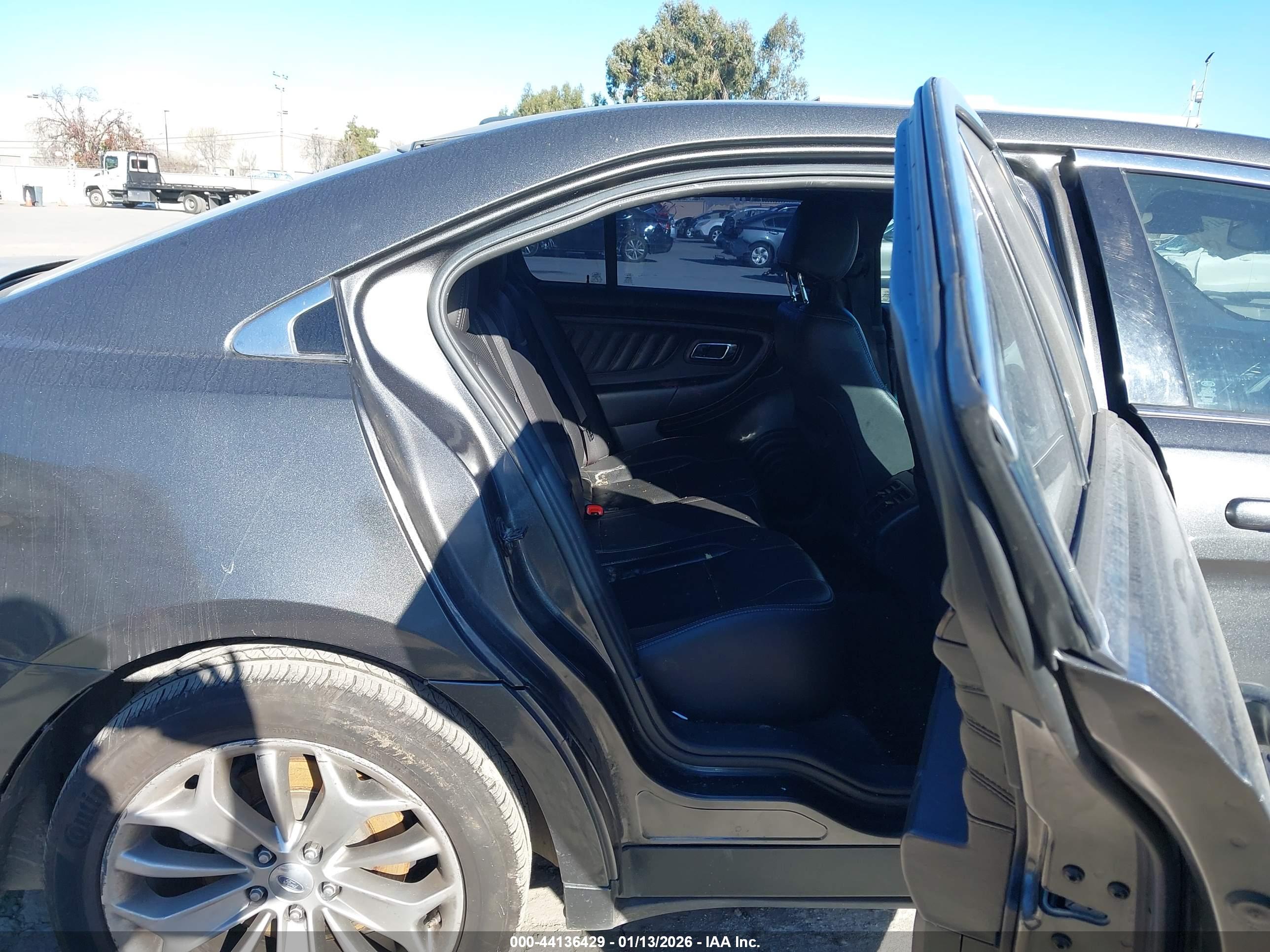 FORD TAURUS image 8