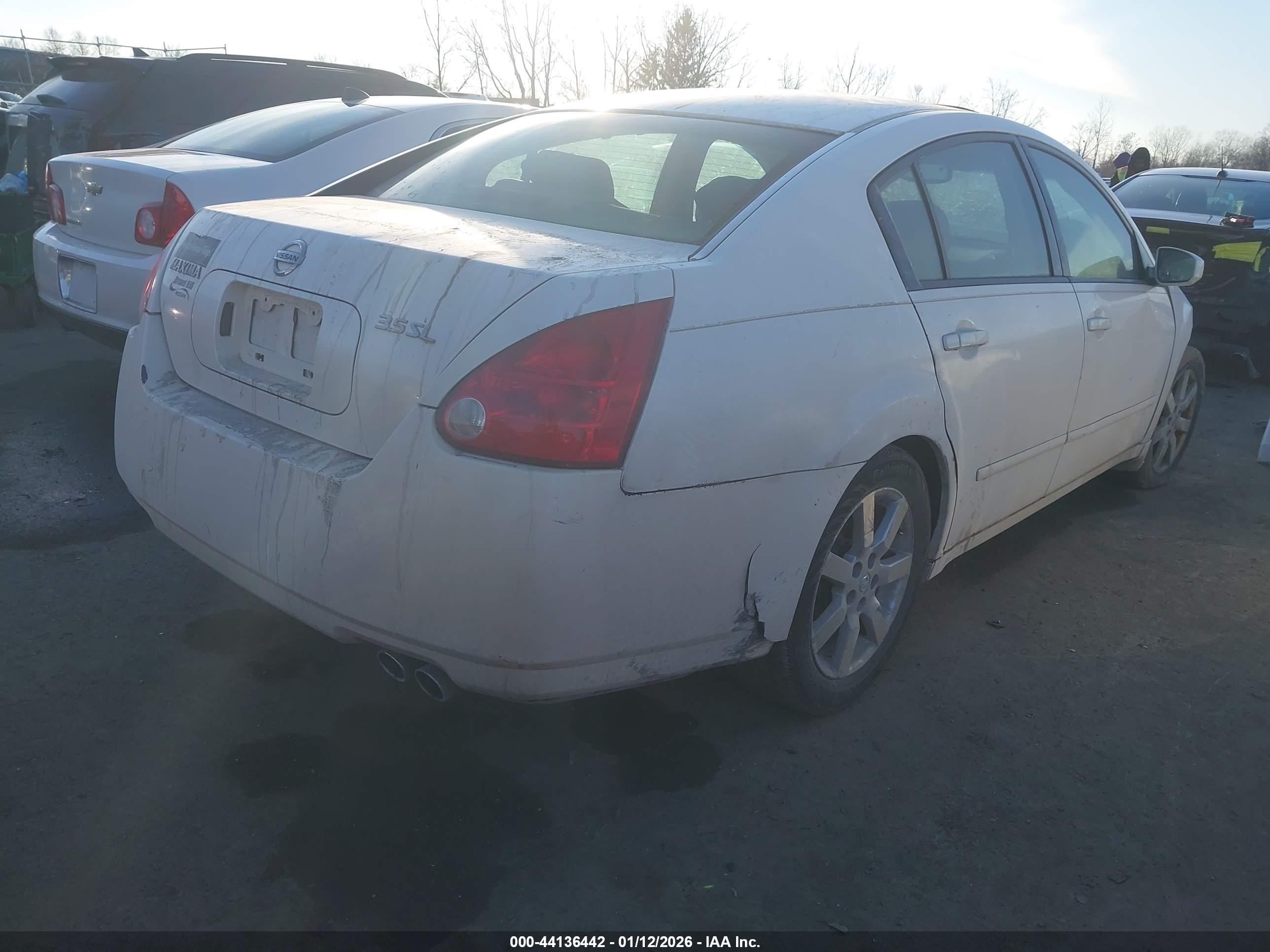 NISSAN MAXIMA image 4