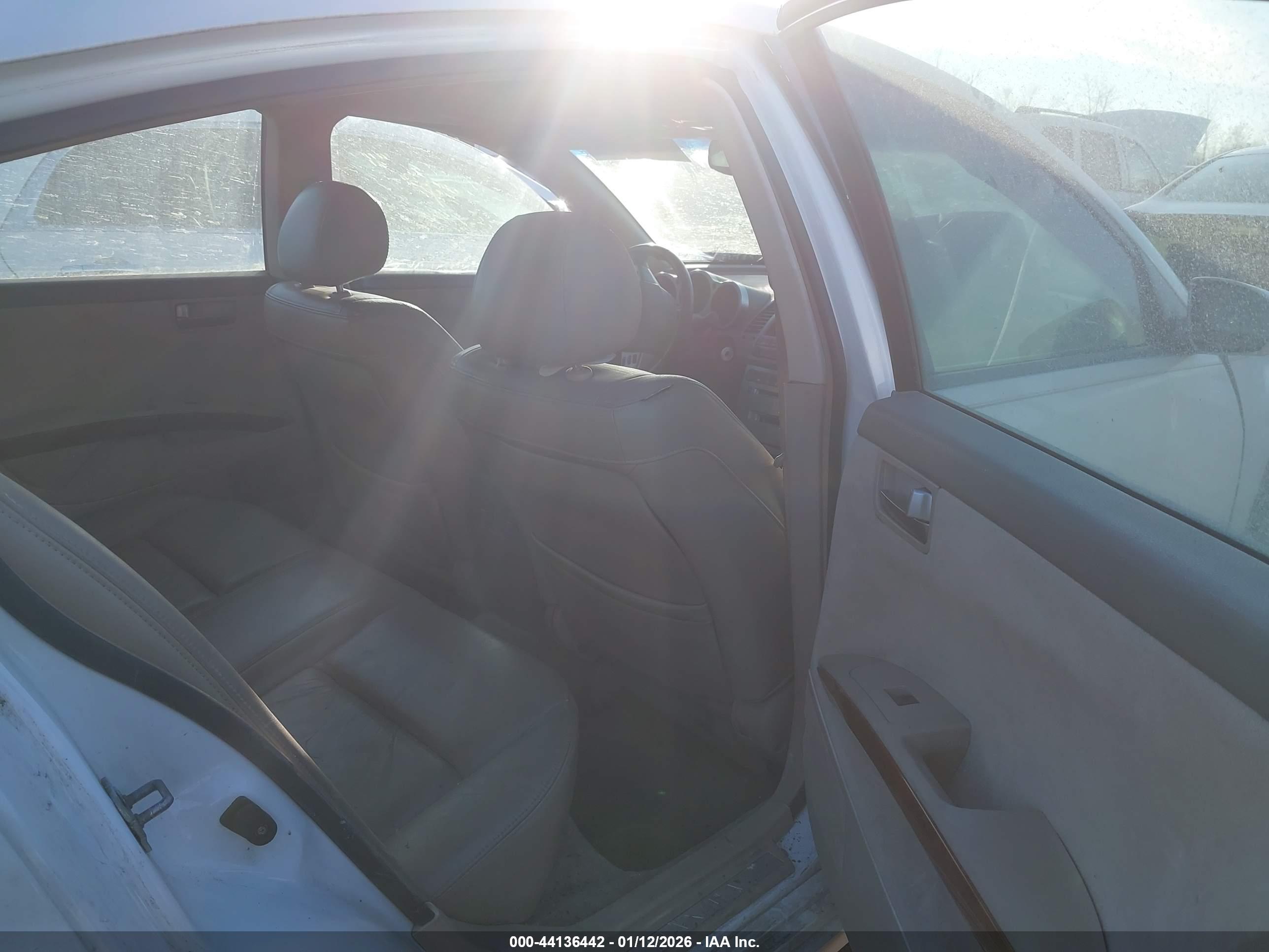 NISSAN MAXIMA image 8