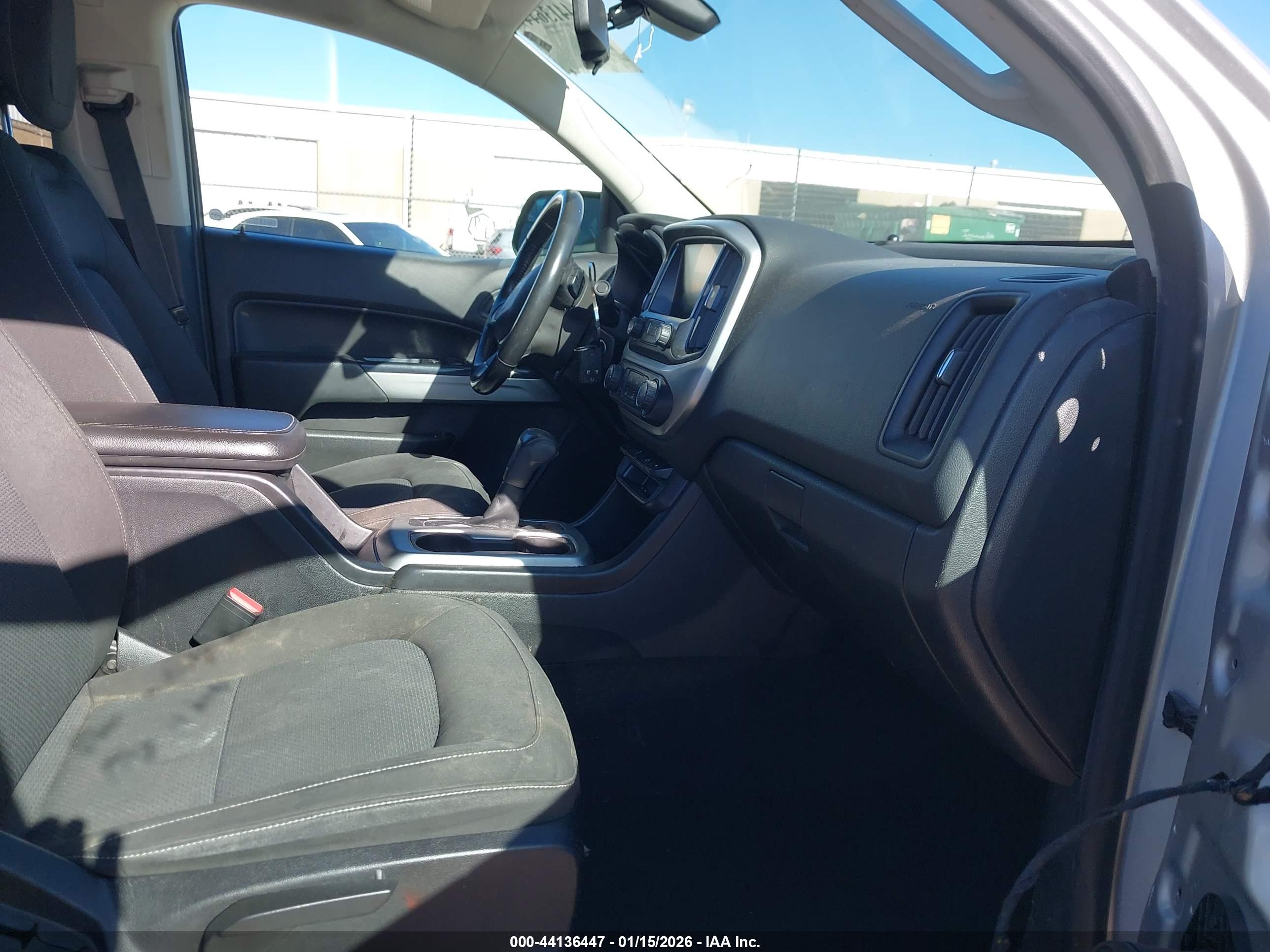 CHEVROLET COLORADO image 5