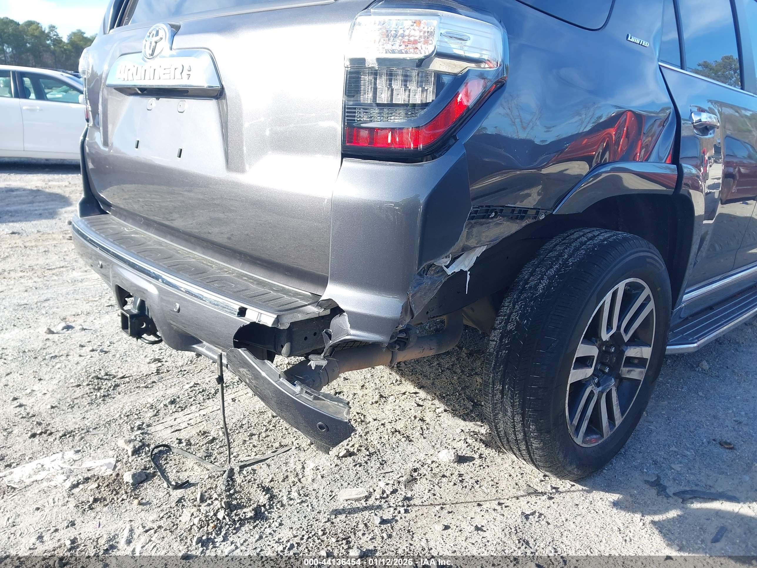 TOYOTA 4RUNNER image 6