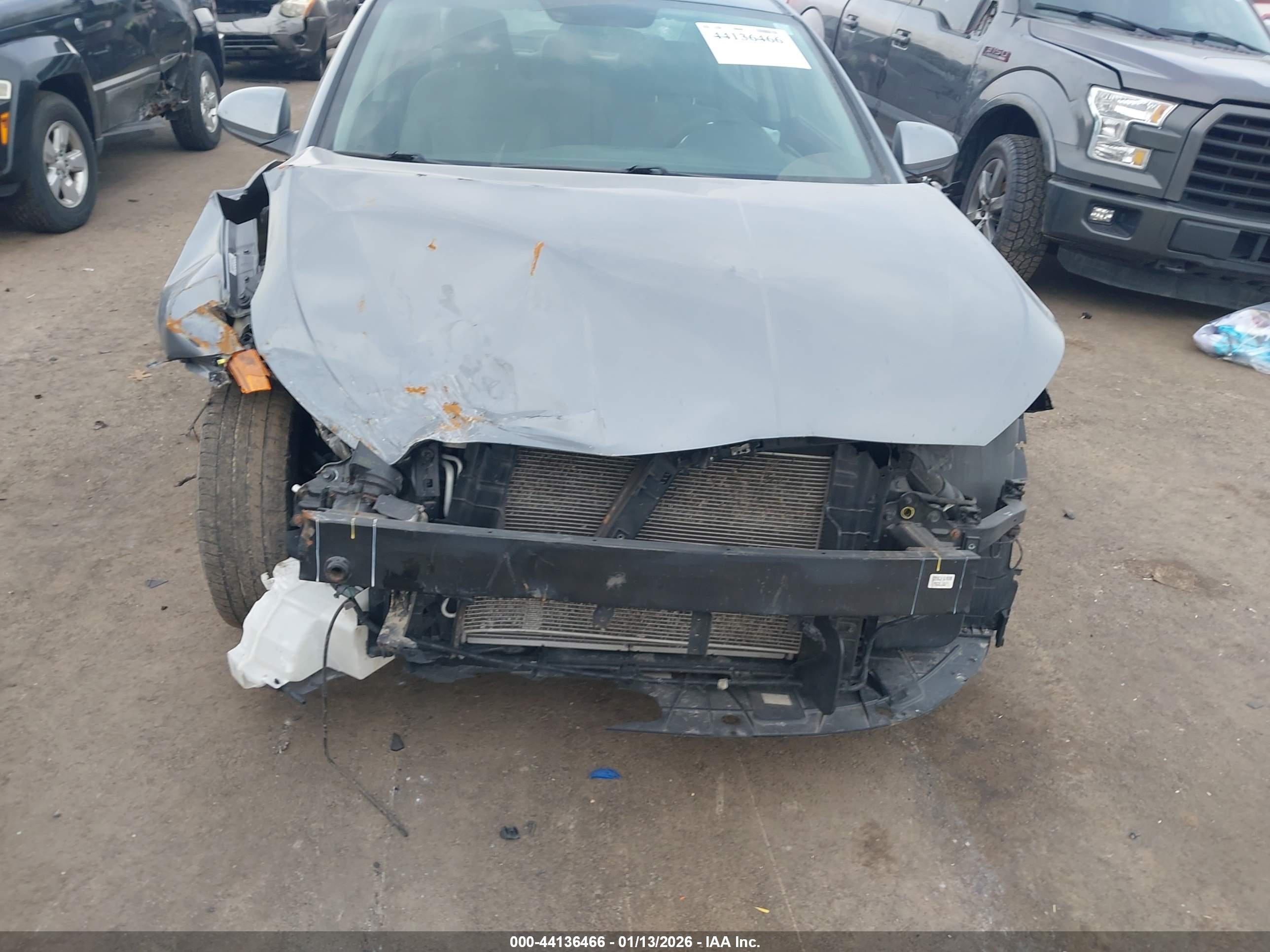 HYUNDAI ELANTRA image 6
