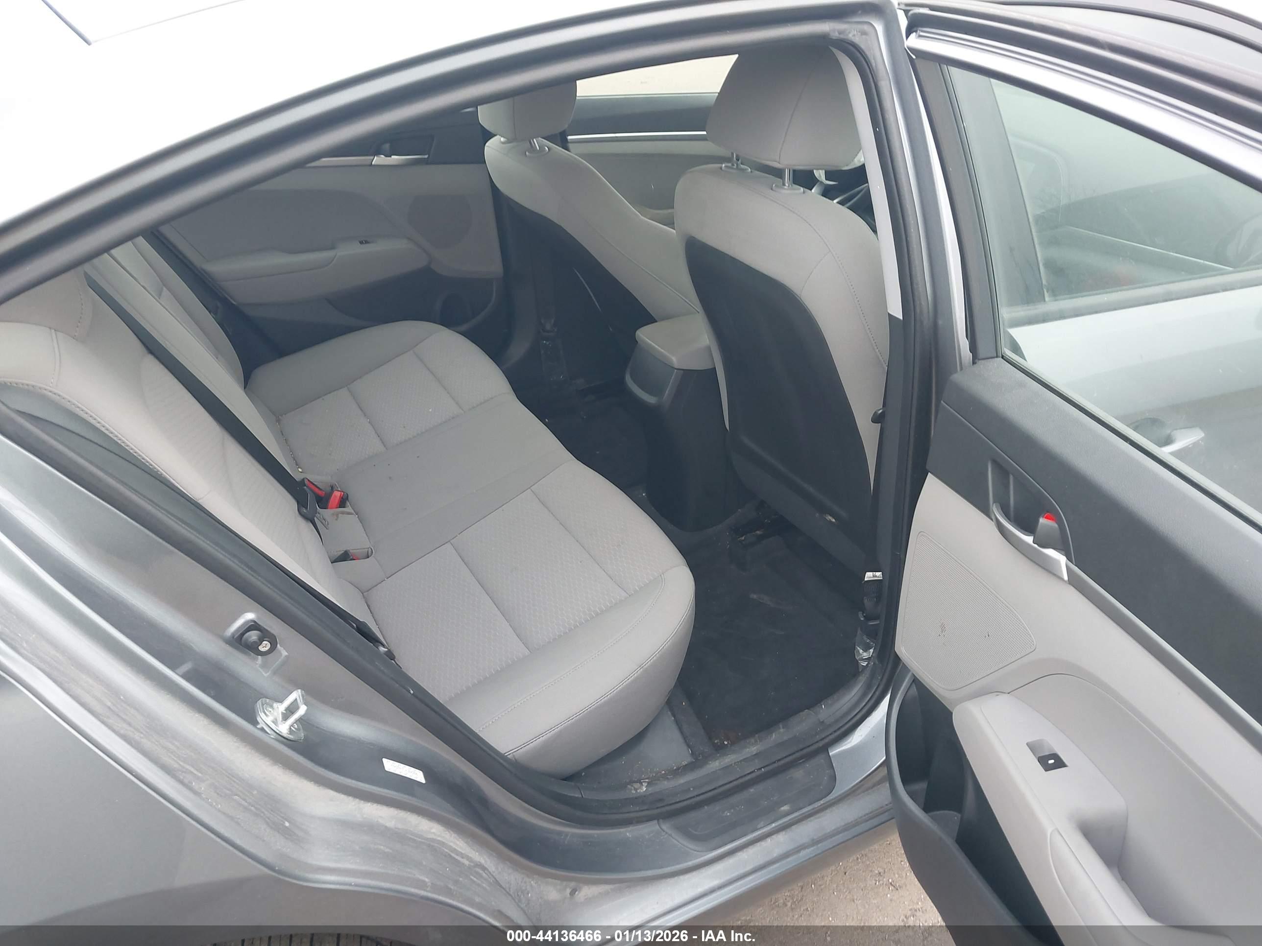 HYUNDAI ELANTRA image 8