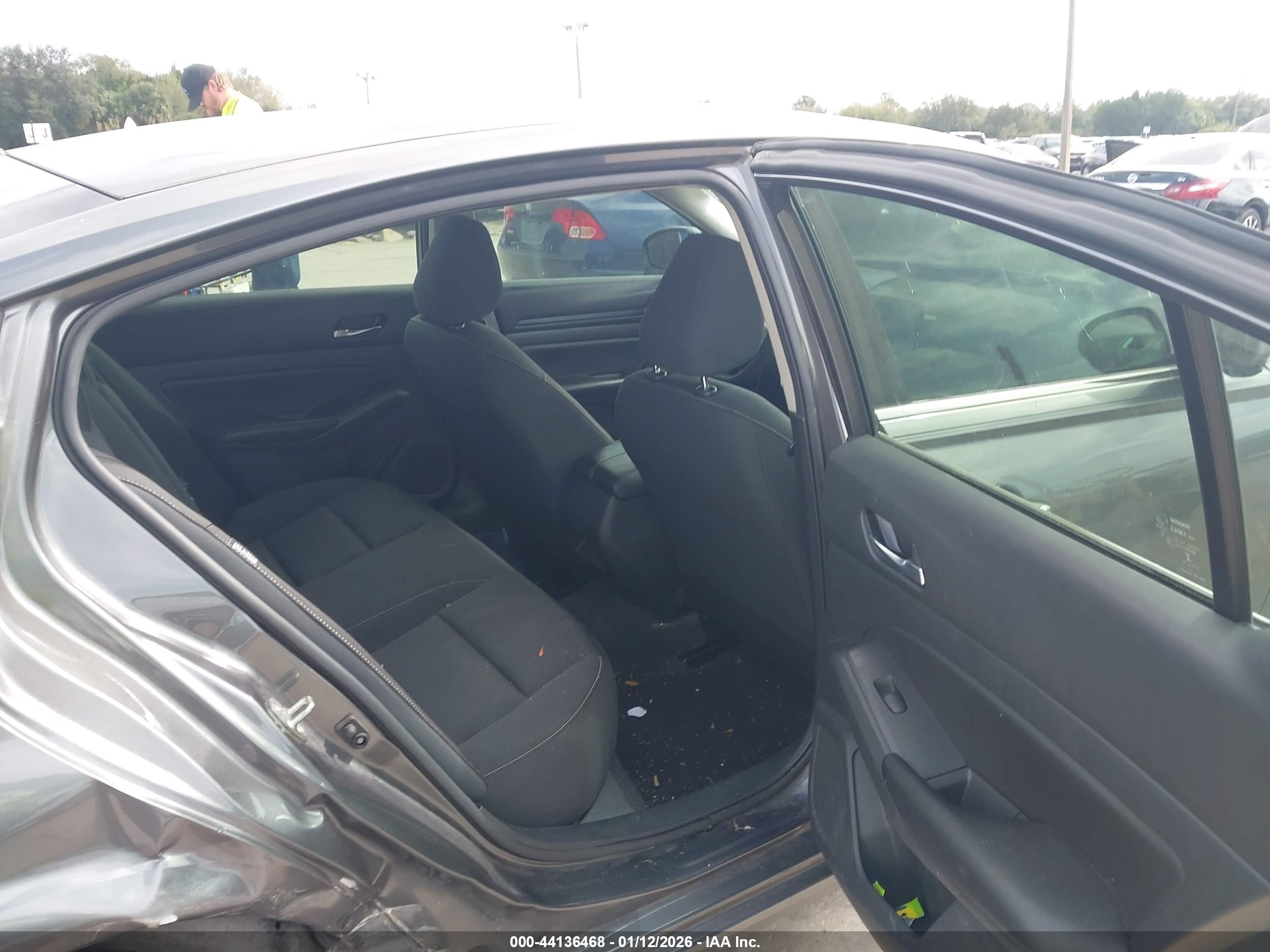 NISSAN ALTIMA image 8