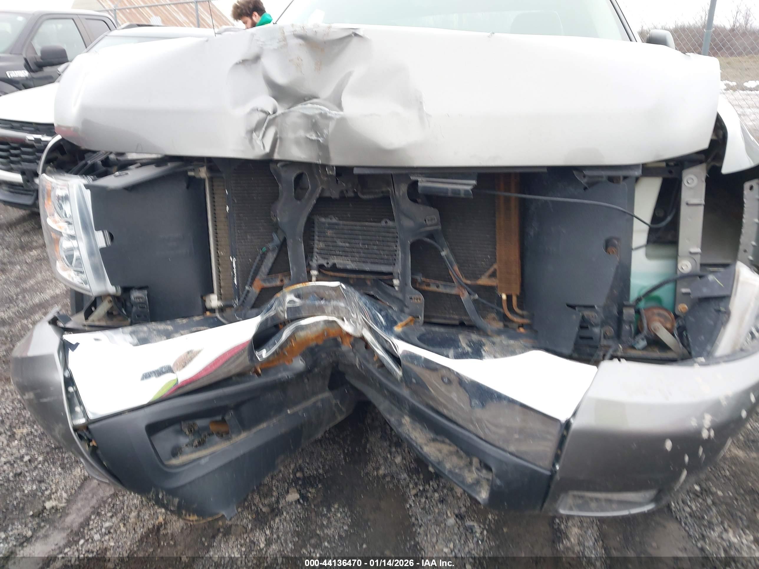 CHEVROLET SILVERADO image 6