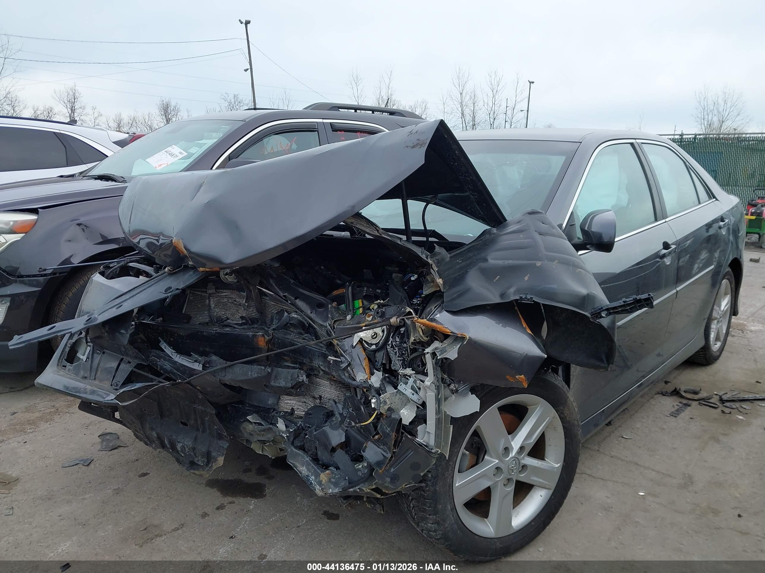 TOYOTA CAMRY image 2