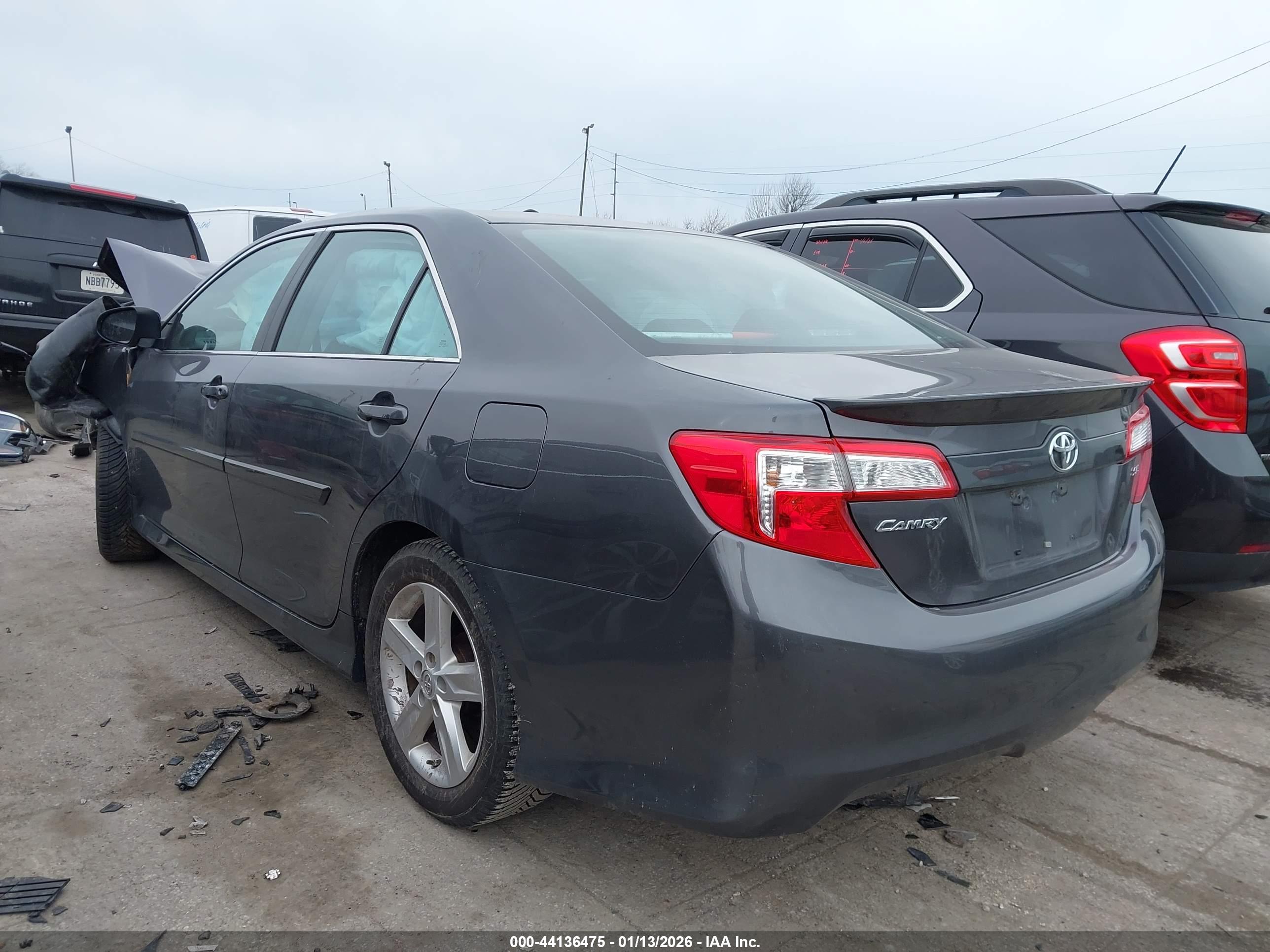 TOYOTA CAMRY image 3