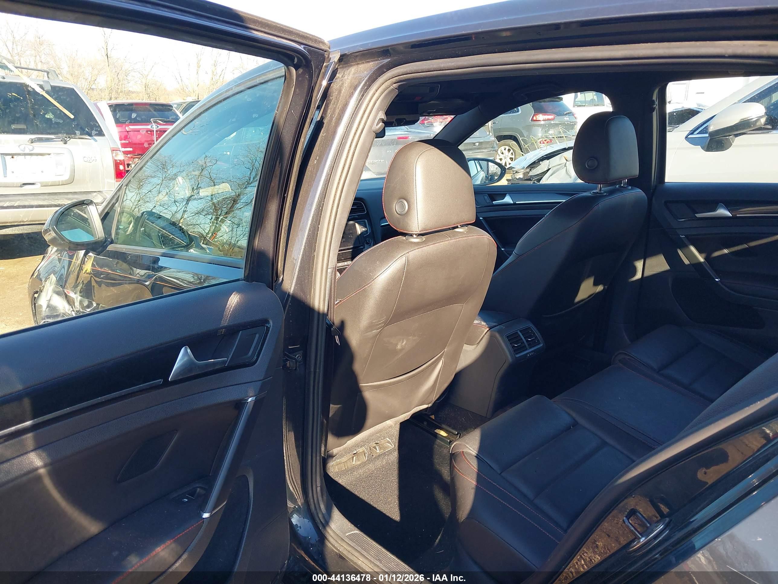 VOLKSWAGEN GOLF image 8